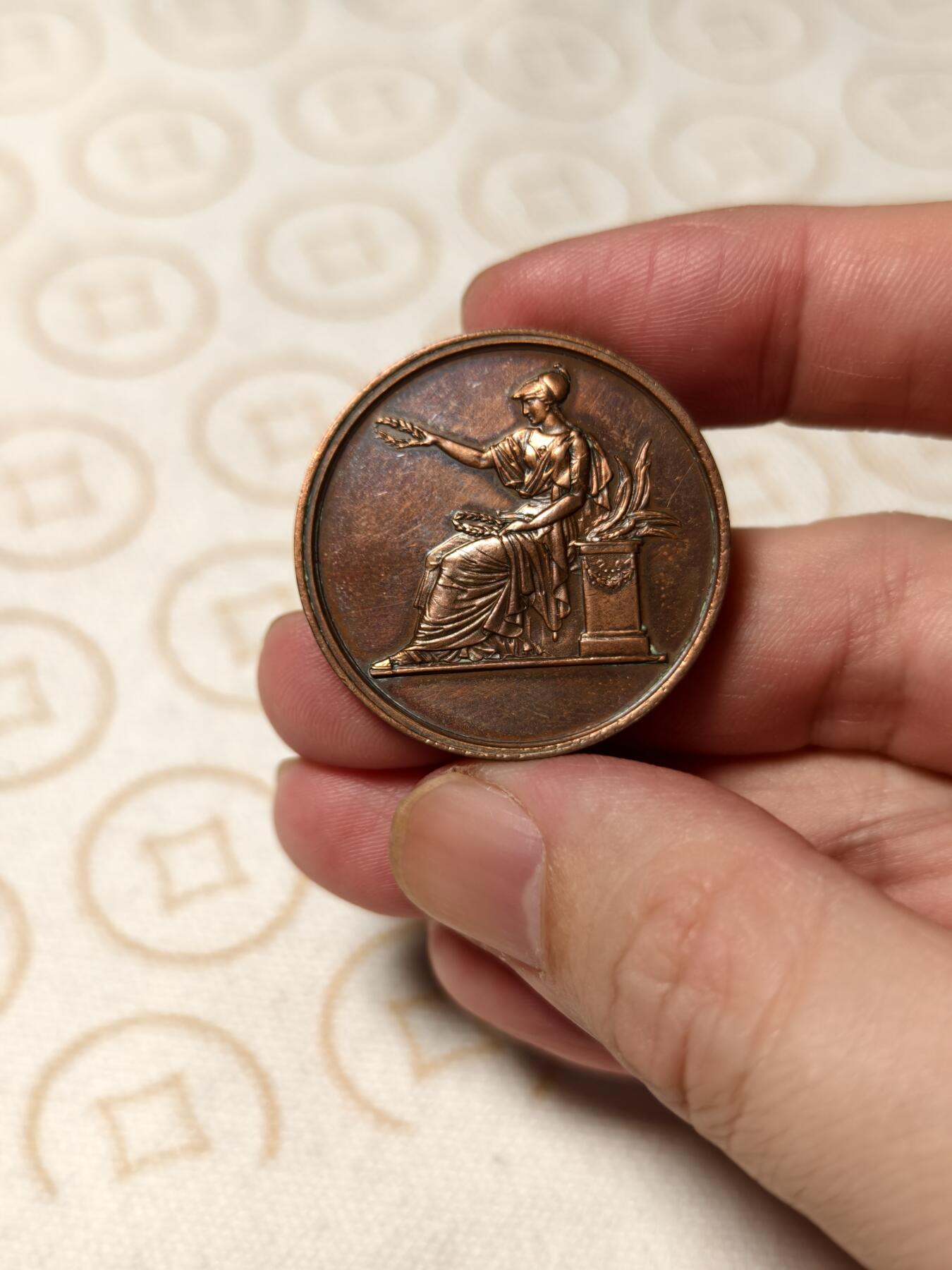 抚柳草堂-第十期章牌钱币  奖章勋章限时免佣 满百包邮 放漏专场 19世纪法国塔尔纳-加龙省文理与艺术学会纪念铜章 15.6克 33.5mm 早期蜜蜂边铭