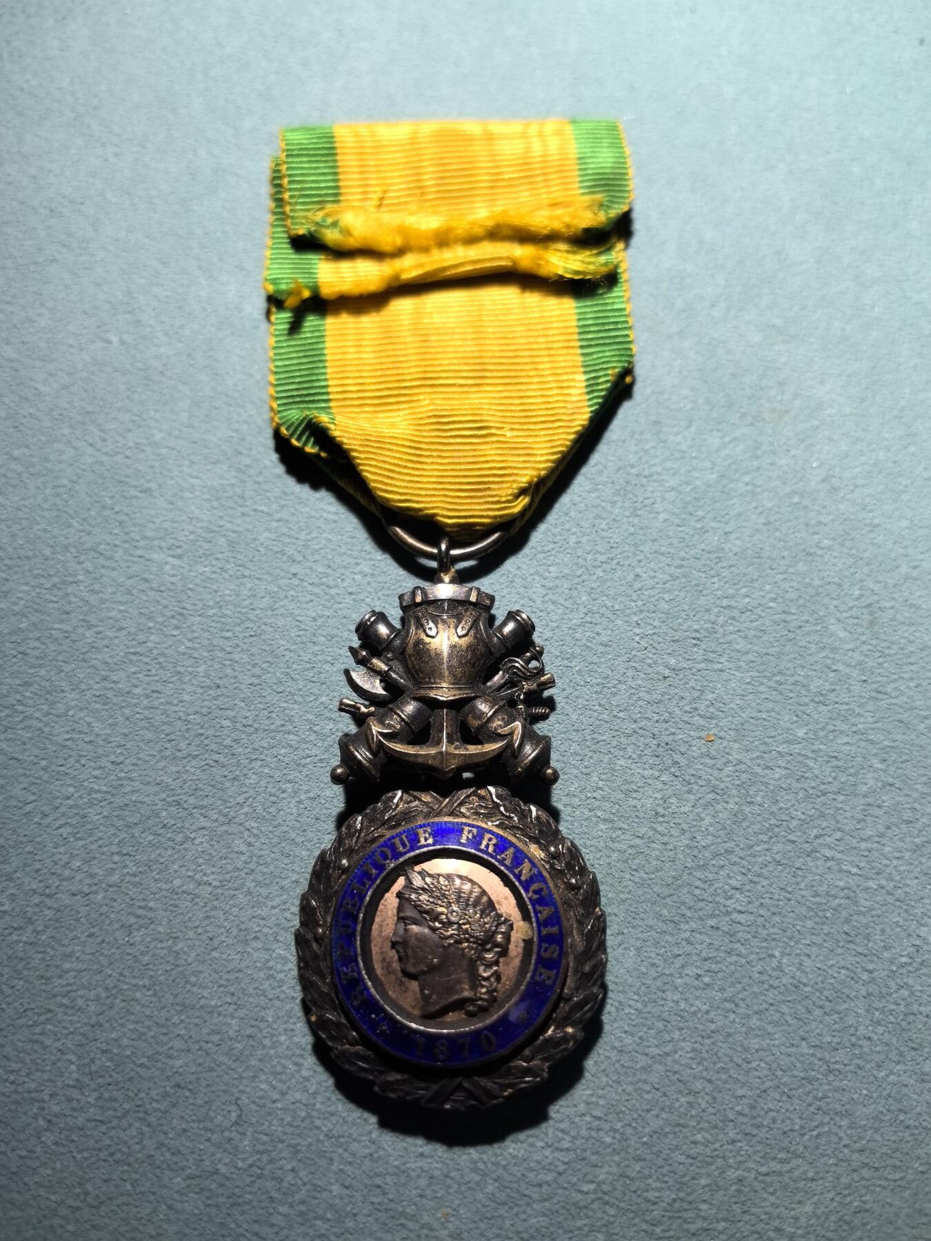 盛世勋华——号角文化勋章邮票专场拍卖第301期 法国军事奖章 三共珠宝商双凸立体版版 极为少见 银制 银价300+