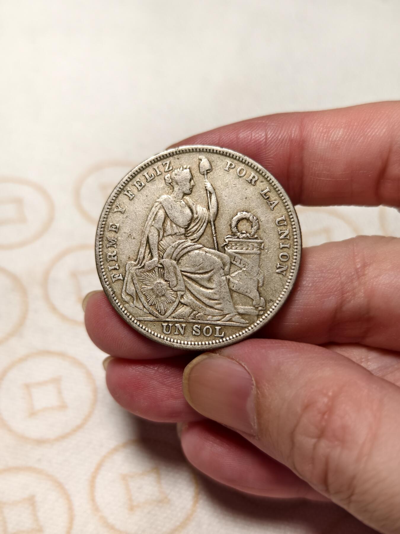 抚柳草堂-第十期章牌钱币  奖章勋章限时免佣 满百包邮 放漏专场 1924秘鲁1比索银币 女神坐像 原味包浆 流通好品 xf状态 重24.8g