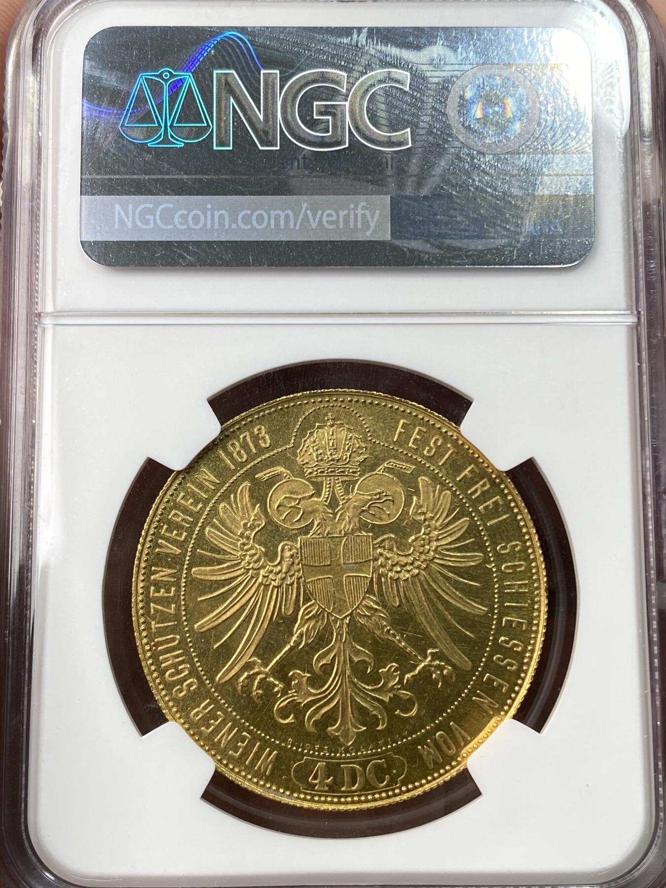 万国钱币拍卖第059期 NGC MS64PL 1873（1973年后铸）奥地利弗朗茨-约瑟夫一世维也纳射击节4杜卡特大金币 奥地利大名誉品种 其原铸价格已是高不可攀的存在 即便后铸也是难得一见 类镜面喷砂质感在黄金载体上更显华丽 22年VL Nummus拍卖原物 当时的成交价格就已经约合人民币9万元 不容错过的顶级奥地利章牌藏品