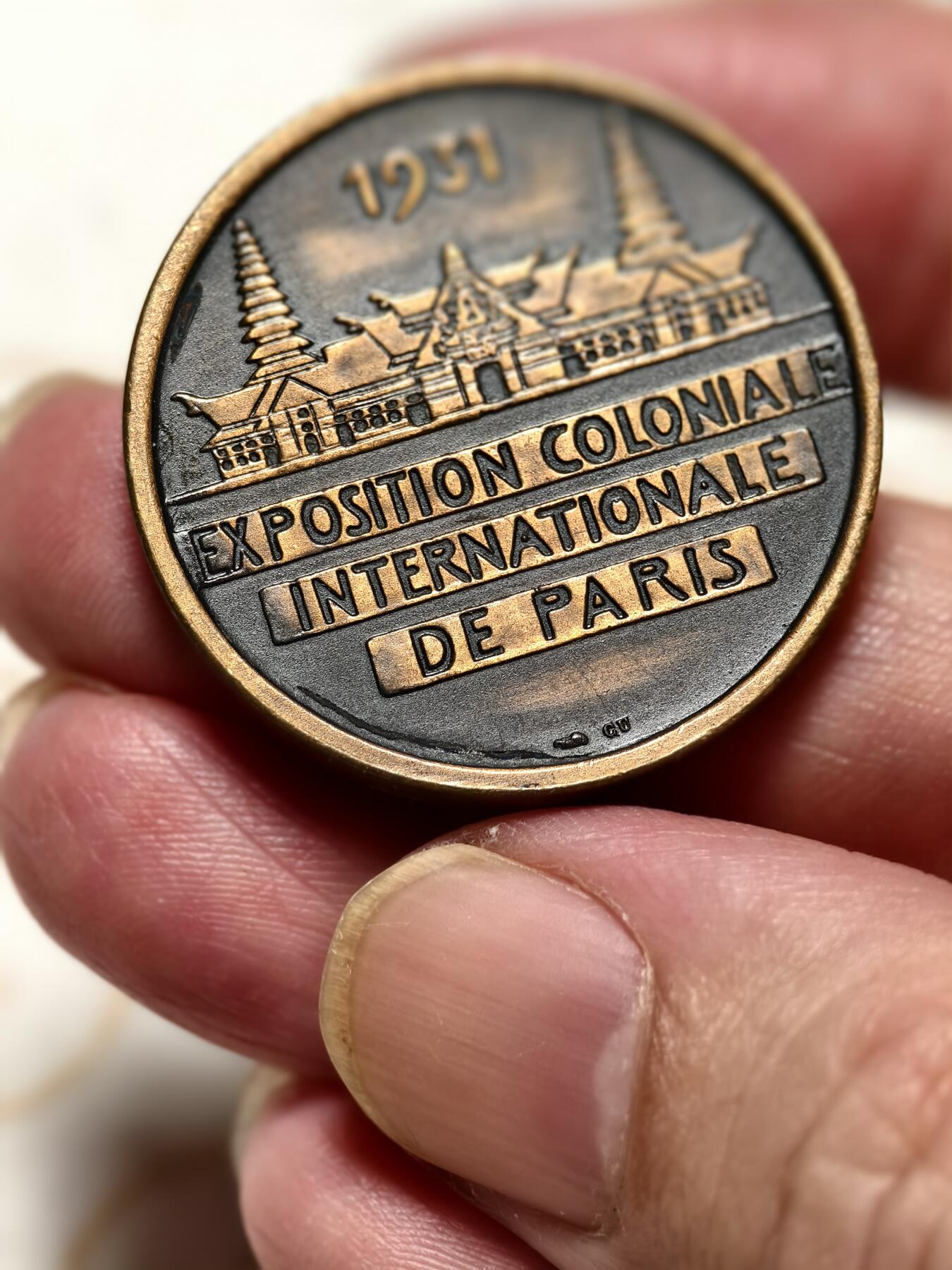 抚柳草堂-第十期章牌钱币  奖章勋章限时免佣 满百包邮 放漏专场 1931法国巴黎殖民地国际博览会铜章 非常独特的一枚 大洋洲题材背面为爪哇风格的荷兰主馆 18.4g 32mm