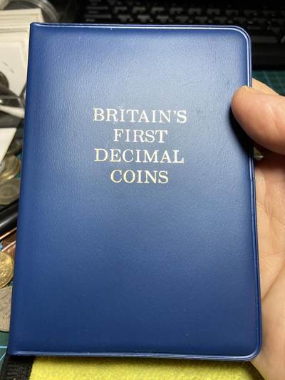 2026年第十四场(总第一百八十三场）外国好品散币场(免佣金) - 英国🇬🇧原册套币5枚(伊丽莎白二世中年花冠，十进制第一版首发年套币)