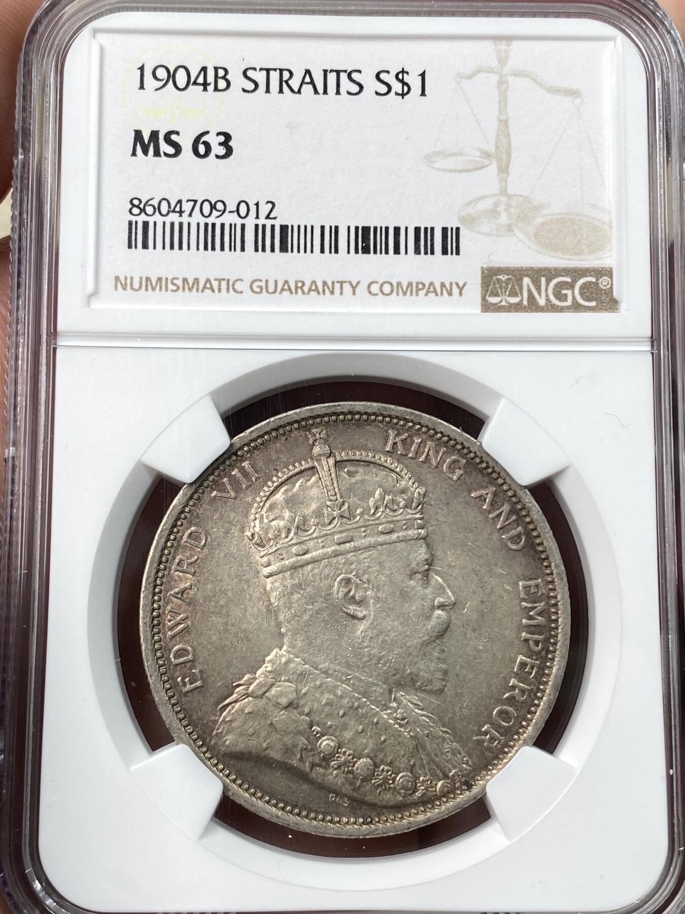 万国钱币拍卖第059期 NGC MS63 1904年英属海峡爱德华七世一元大样 原味玫瑰红五彩也掩盖不住的底光迸发 在英属海峡系列中绝对难得一见的顶级收藏品质