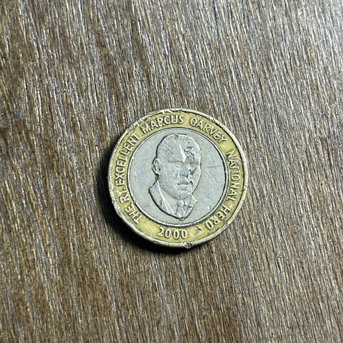 【春节前最后一拍，下一场3.3号】★第139场★散币场。不寄存，30包邮。不满30元，支付5元运费。《接受代拍 代送NGC评级》 57【无寄存】2000 牙买加 20元 双色币