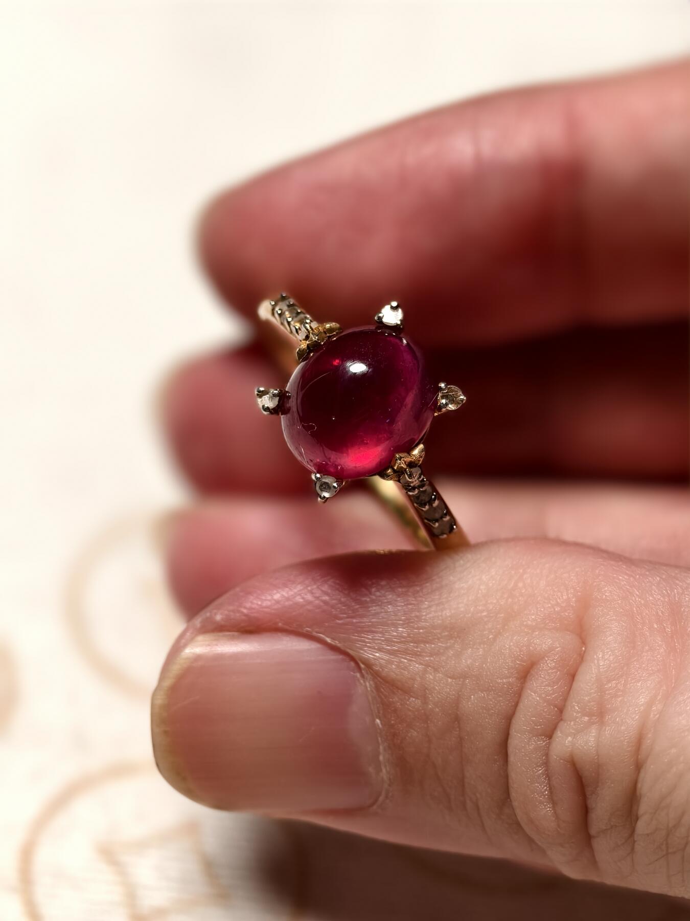 抚柳草堂-第十期章牌钱币  奖章勋章限时免佣 满百包邮 放漏专场 回流红宝石戒指 银镀金镶嵌红宝石 宝石长10.5宽7.5mm 重4.9g 打标925 内圈约18.8mm