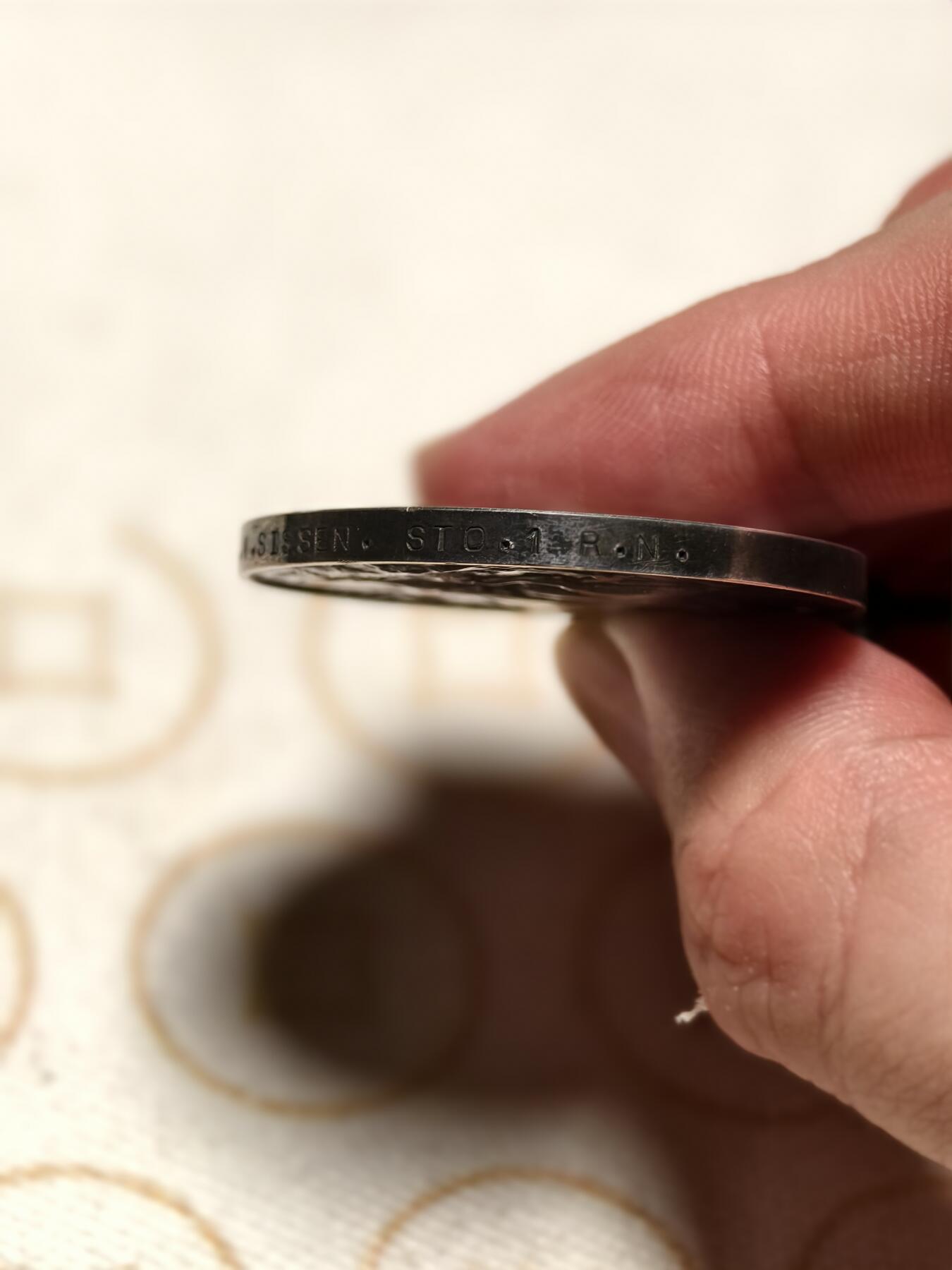 抚柳草堂-第十期章牌钱币  奖章勋章限时免佣 满百包邮 放漏专场 1918英国一战战争奖章 银制 重1盎司925银 原绶带带边铭 去掉绶带重32.9g 银料价超650了