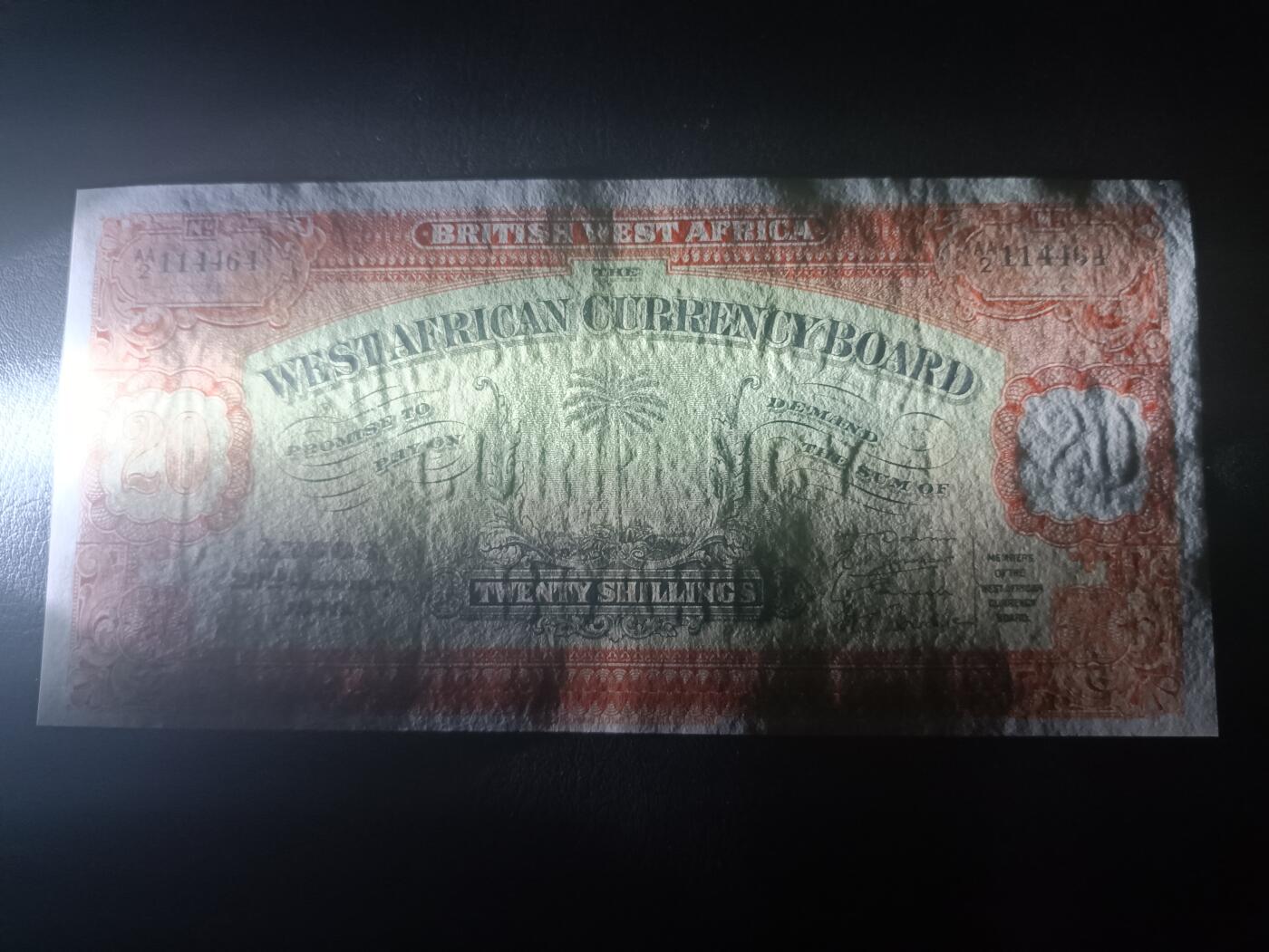 2026一月第四期，总214期 英属西非1949年20先令AUNC首冠AA，稀有的英属西非时期中高面值，正面是椰树图案，背面是阿拉伯文的面值