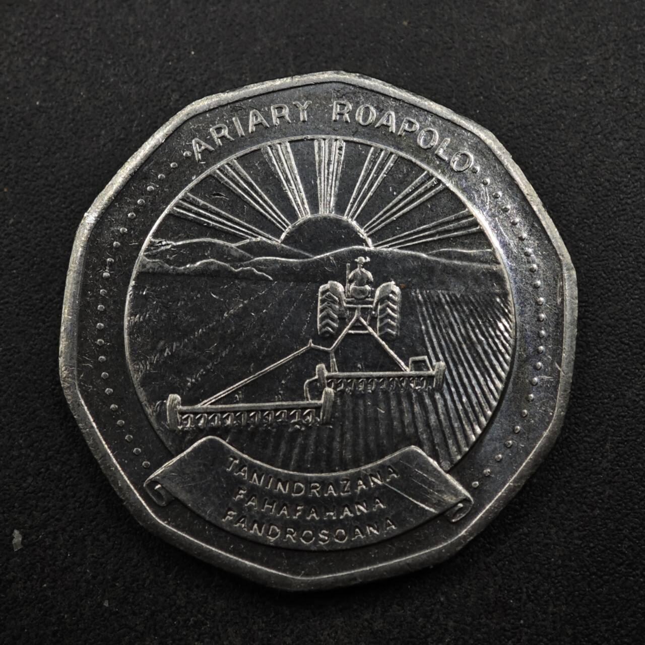 【淘币小摊】实时拍第八百五十三拍   散币银币场   满百包邮可预留二周 每周一统一发货   马达加斯加1999年20阿尔瑞尔