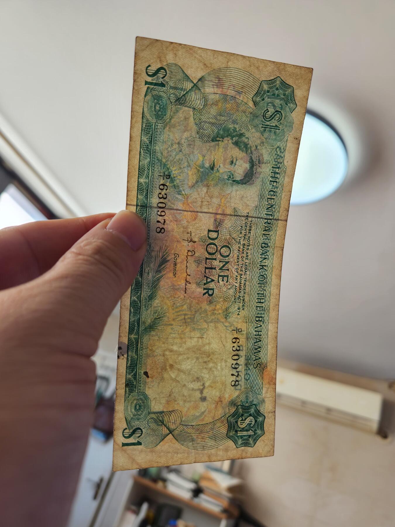 1月22号晚上8点 外国纸币自动截拍第11场 巴哈马 女王 稀少签名 原票旧品