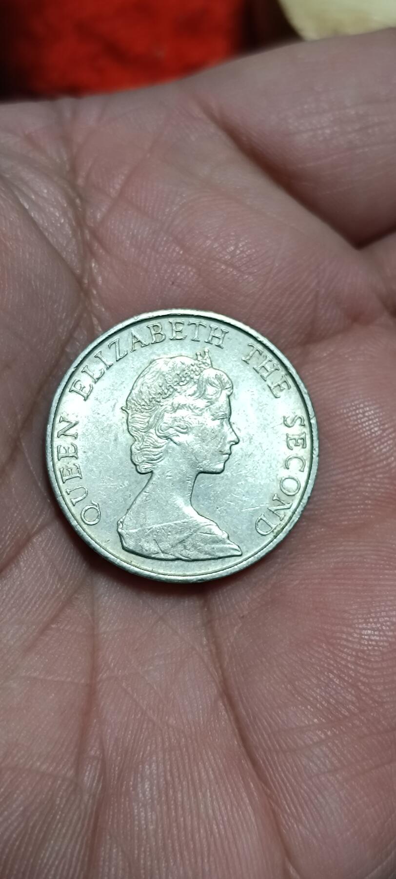 万国钱币阁第八场 老版低冠女王5港币