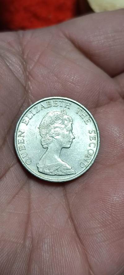 万国钱币阁第八场 - 老版低冠女王5港币