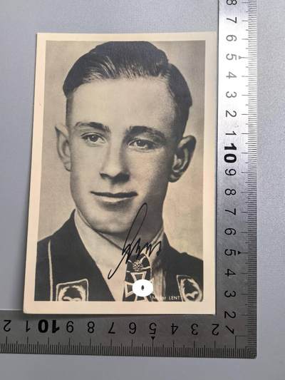 小驴勋章奖章收藏1月24日周六晚六点拍卖（珍爱和平，收藏战争，铭记历史，勿忘国耻，忠党爱国。有偿代拍，送拍规则在简介最后，参拍须阅读规则后再参拍，关系到运费包装发货时效真假辨别等关键信息，拍卖时不再发原图，看大图店主微信码在拍卖店铺介绍里） - 第15位钻石双剑橡叶骑士铁十字勋章获得者、夜间空战王牌赫尔穆特·伦特战时亲笔签名照