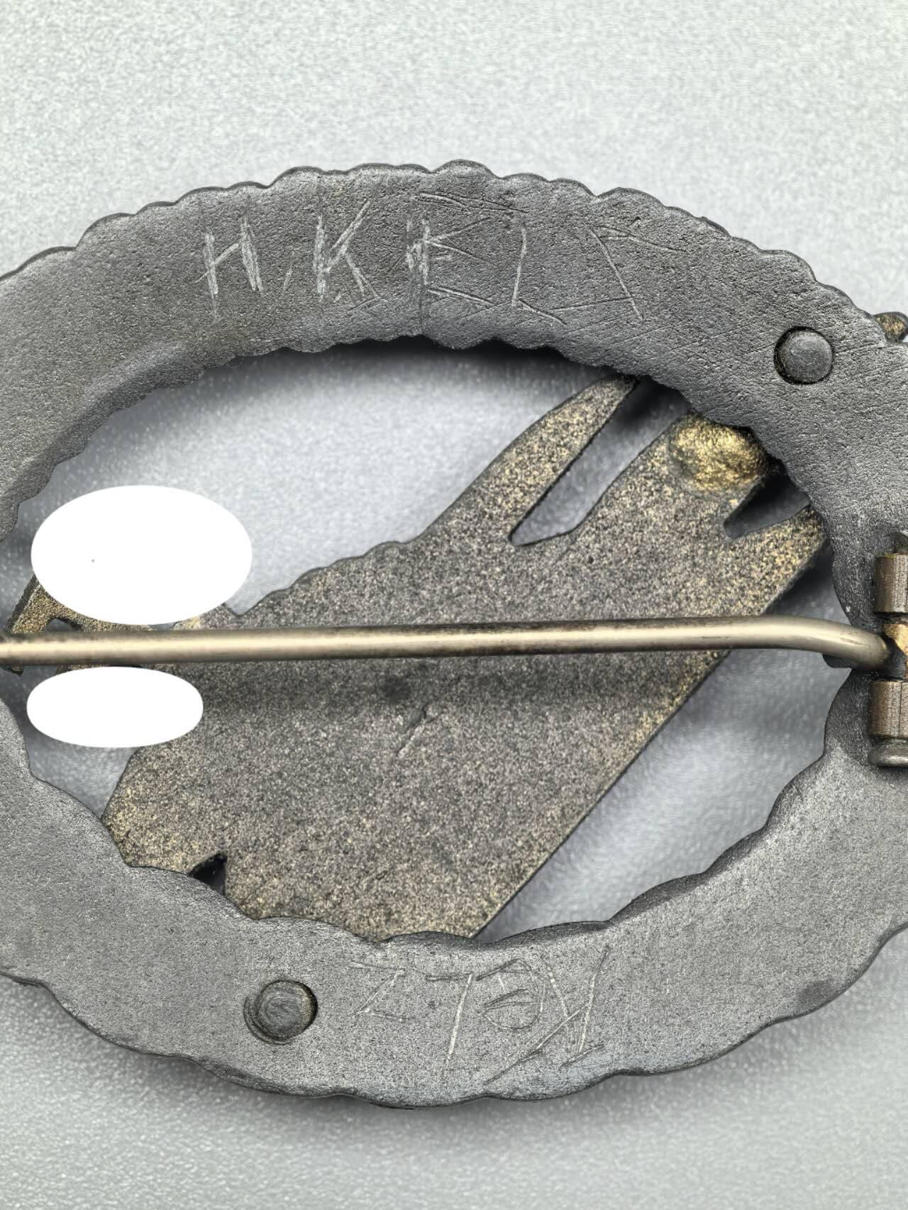 小驴勋章奖章收藏1月24日周六晚六点拍卖（珍爱和平，收藏战争，铭记历史，勿忘国耻，忠党爱国。有偿代拍，送拍规则在简介最后，参拍须阅读规则后再参拍，关系到运费包装发货时效真假辨别等关键信息，拍卖时不再发原图，看大图店主微信码在拍卖店铺介绍里） 得三空军伞兵奖章，带原盒，罕见