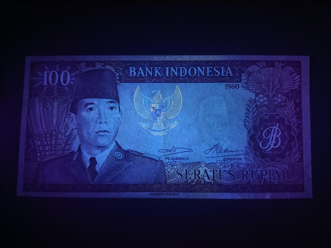 2026一月第四期，总214期 印度尼西亚1960版100卢比UNC-，苏加诺总统和民族服饰，少见背面彩绘版本