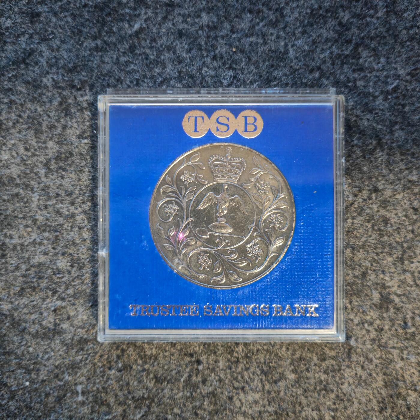 【礼羽收藏】🌏世界钱币拍卖第121期 英国 1977年伊丽莎白二世加冕25年 