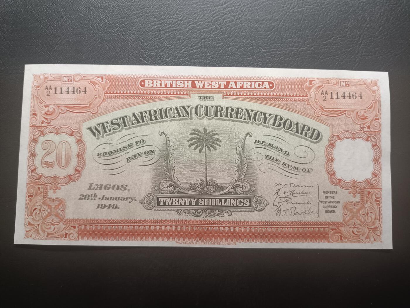 2026一月第四期，总214期 英属西非1949年20先令AUNC首冠AA，稀有的英属西非时期中高面值，正面是椰树图案，背面是阿拉伯文的面值