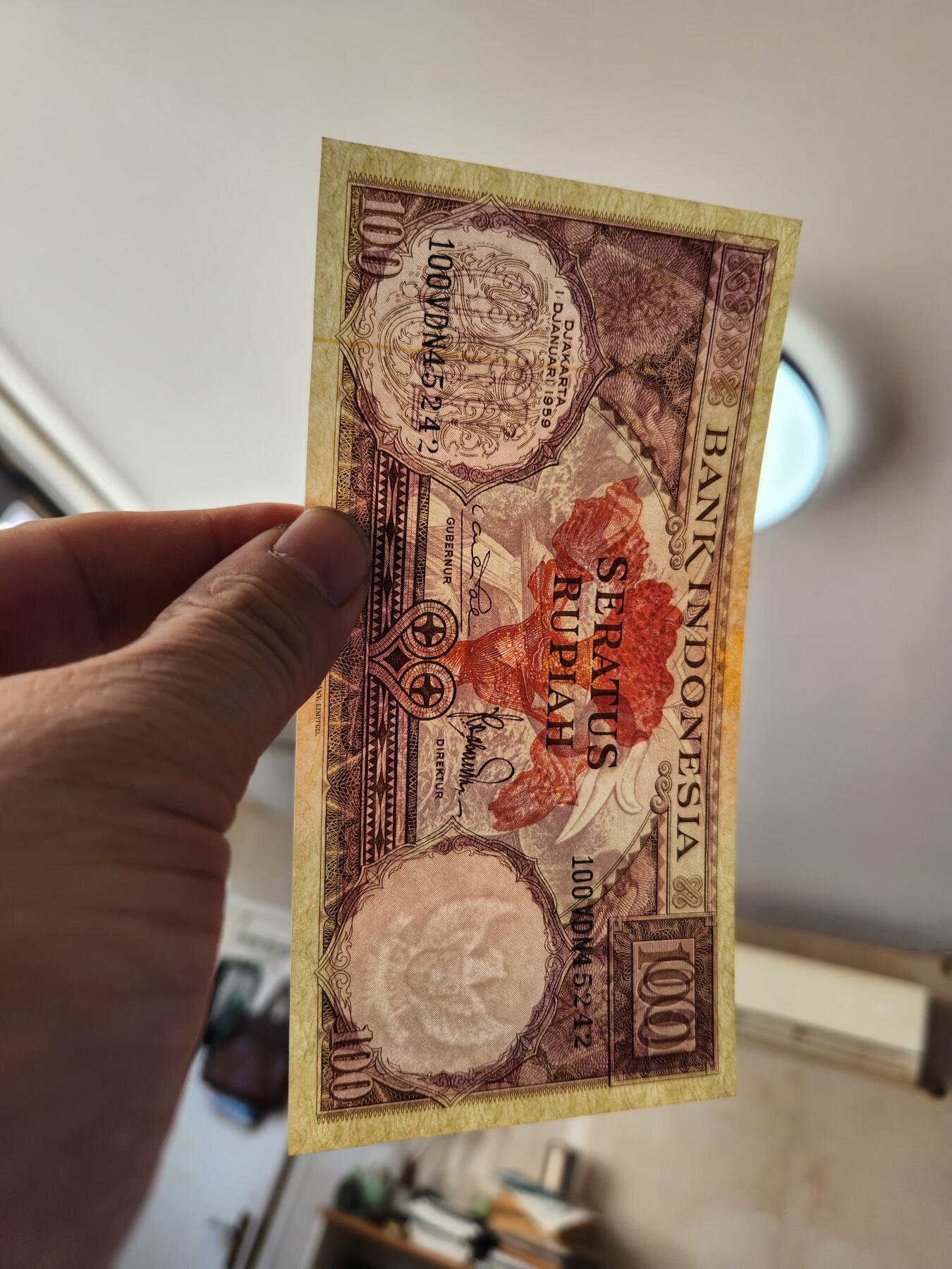 1月22号晚上8点 外国纸币自动截拍第11场 印度尼西亚100新品有黄