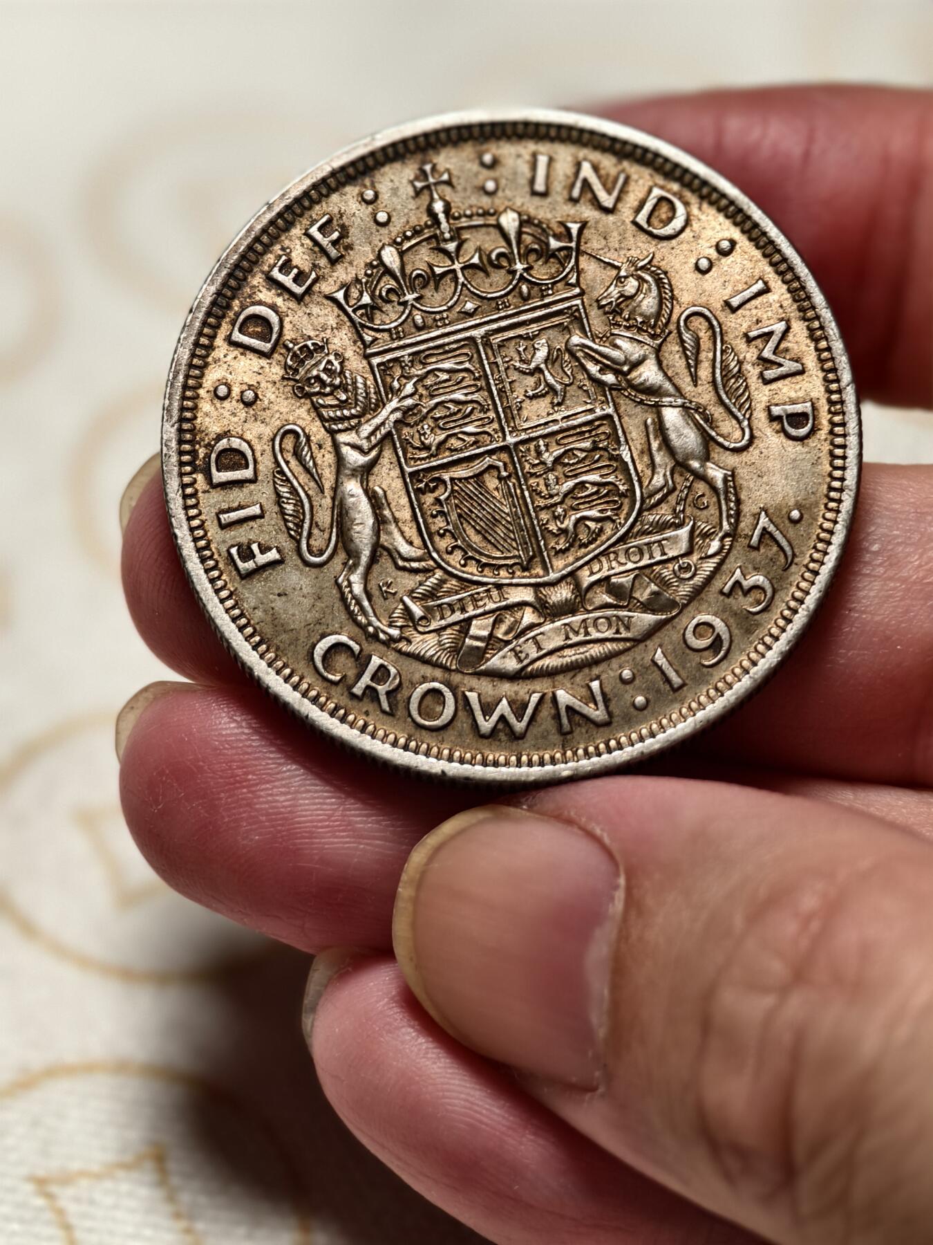 抚柳草堂-第十期章牌钱币  奖章勋章限时免佣 满百包邮 放漏专场 1937英国乔治六世登基克朗纪念银币 包浆柔美细节漂亮 