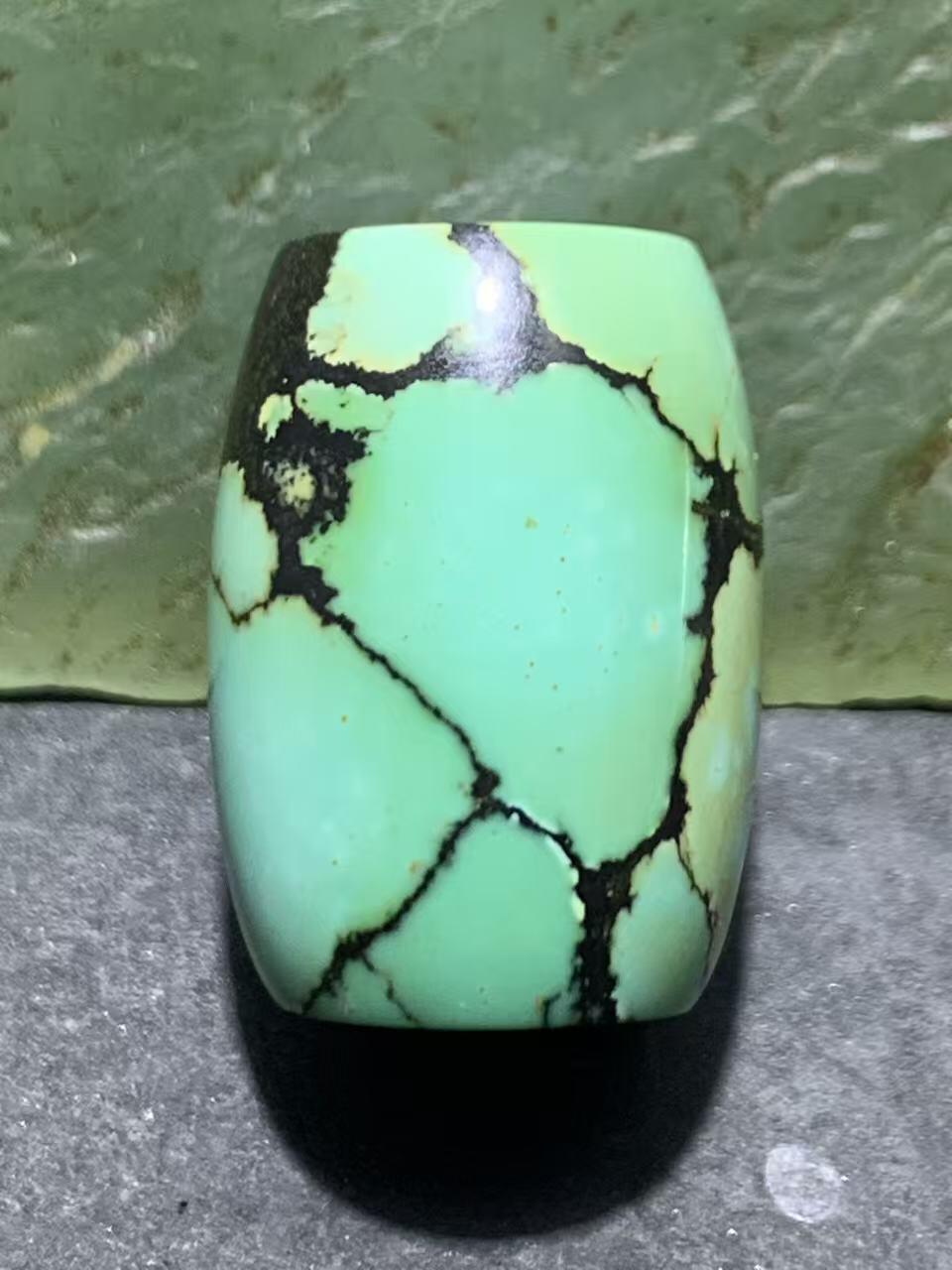 湖北十堰高瓷网花松石桶珠一颗，