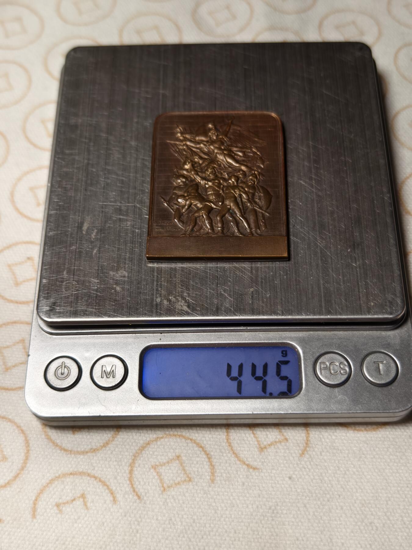 抚柳草堂-第十期章牌钱币  奖章勋章限时免佣 满百包邮 放漏专场 法国军事装备公司联盟铜章 马赛曲凯旋门同款浮雕39.2*50.5mm 重44.5克 三角铜标边铭