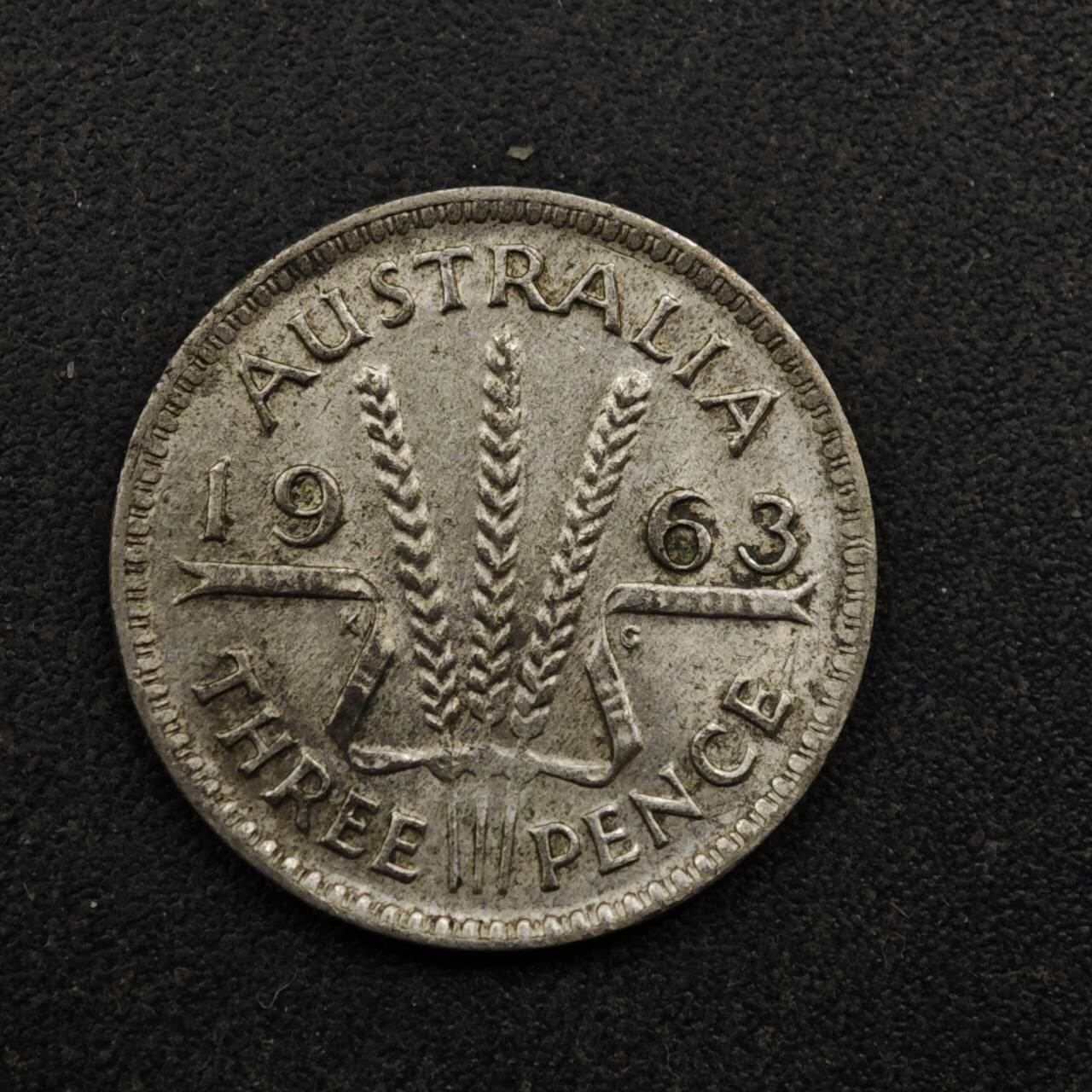 【淘币小摊】实时拍第八百五十三拍   散币银币场   满百包邮可预留二周 每周一统一发货   澳大利亚1963年伊丽莎白二世3便士银币