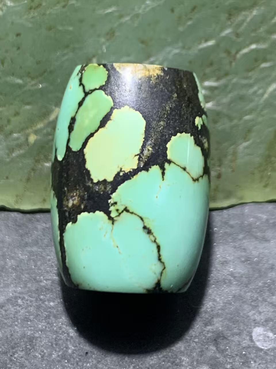 湖北十堰高瓷网花松石桶珠一颗，