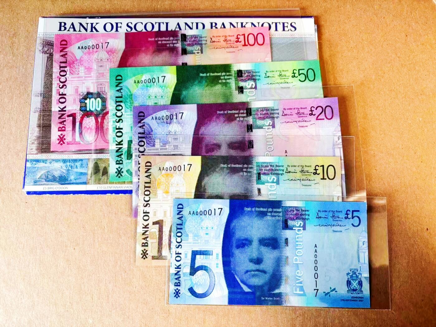 【Blue Auction】世界纸币精拍第778期——18级TOP拍卖/信誉/品质/专业/高效💫 【带原装册 一组5张AA冠000017小号全同套罕见 含IBNS获奖钞】苏格兰 2007年5-100镑 设计精美 全新UNC 油墨凹凸感非常好 值得收藏