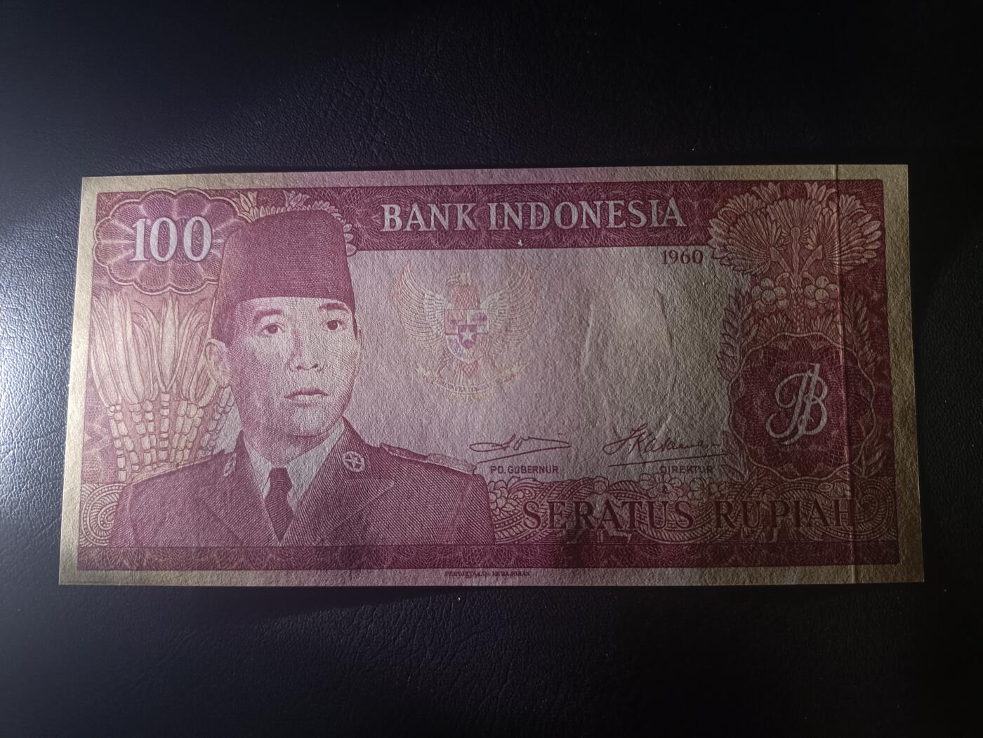 2026一月第四期，总214期 印度尼西亚1960版100卢比UNC-，苏加诺总统和民族服饰，少见背面彩绘版本