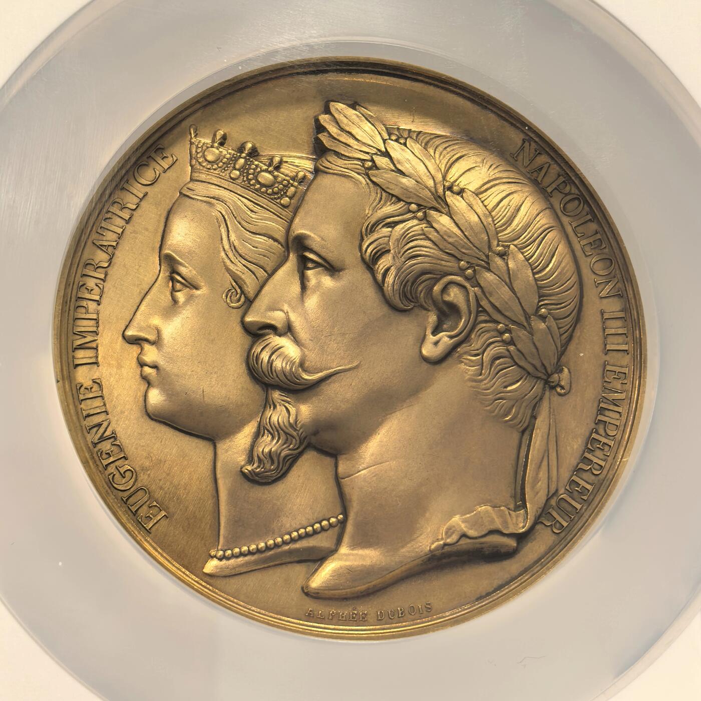 博洋堂世界钱币拍卖第158期（全场包邮） NGC MS62 1860年法国拿破仑三世之子受洗纪念镀金大铜章，直径70mm，大师Dubois作品，拿三欧仁妮夫妇与教皇庇护九世梦幻联动的一枚章，偶见后铸版，此枚原铸镀金版极为罕见。超高浮雕，品相状态极佳，个人认为低评