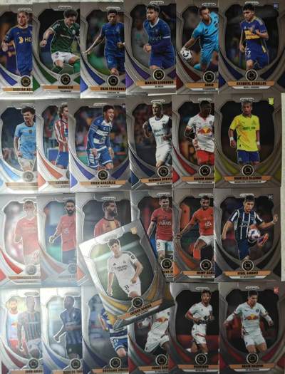 春节前倒数第三场！！龙虎卡牌-七三场（满200元包邮，无佣金，每周六结拍，欢迎送拍） - 25张 折射卡 Panini Prizm系列的足球球星卡，属于国际足球收藏卡