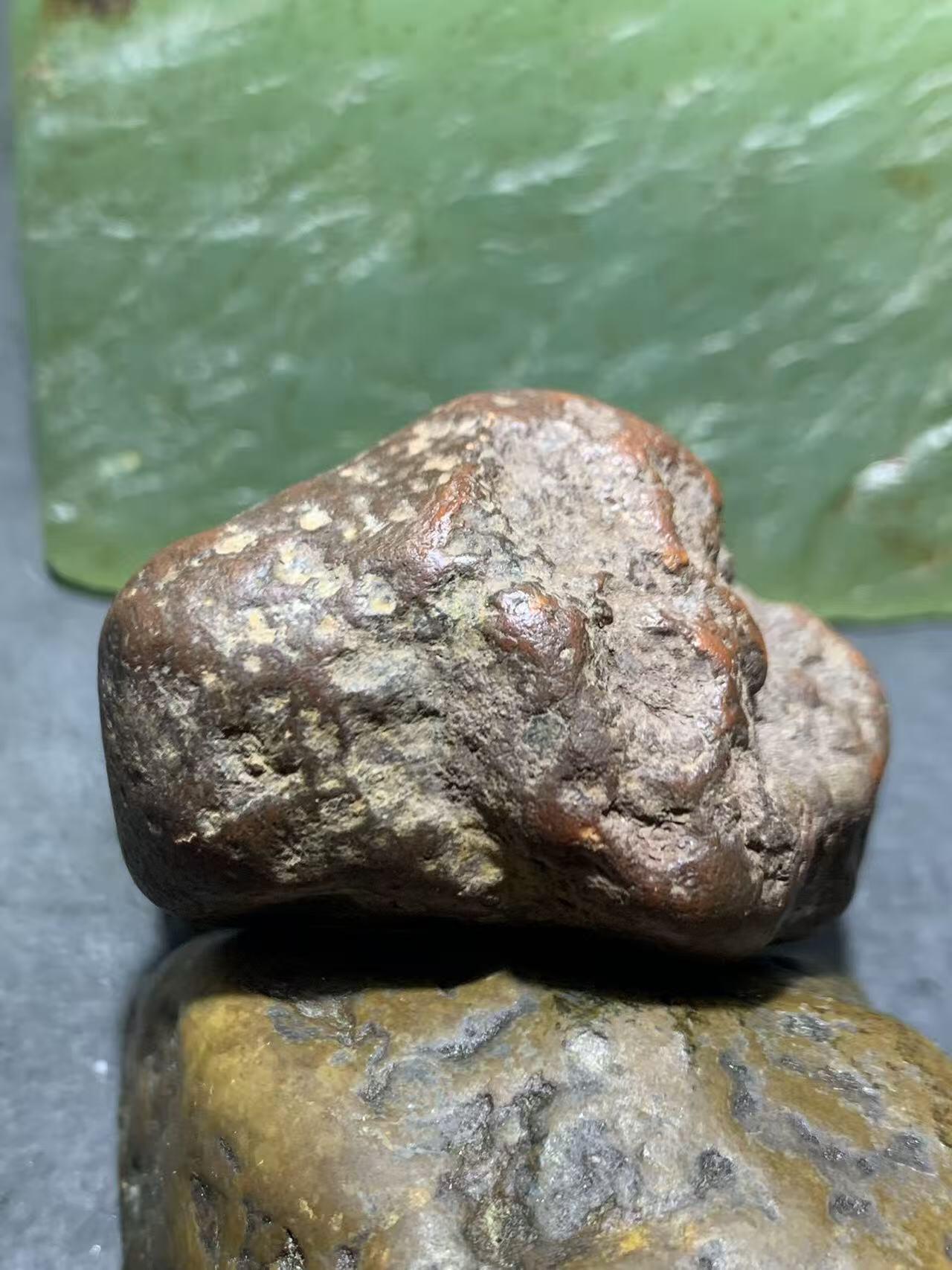 精美川料铁红皮开窗料荔枝冻南红玛瑙原石一颗，