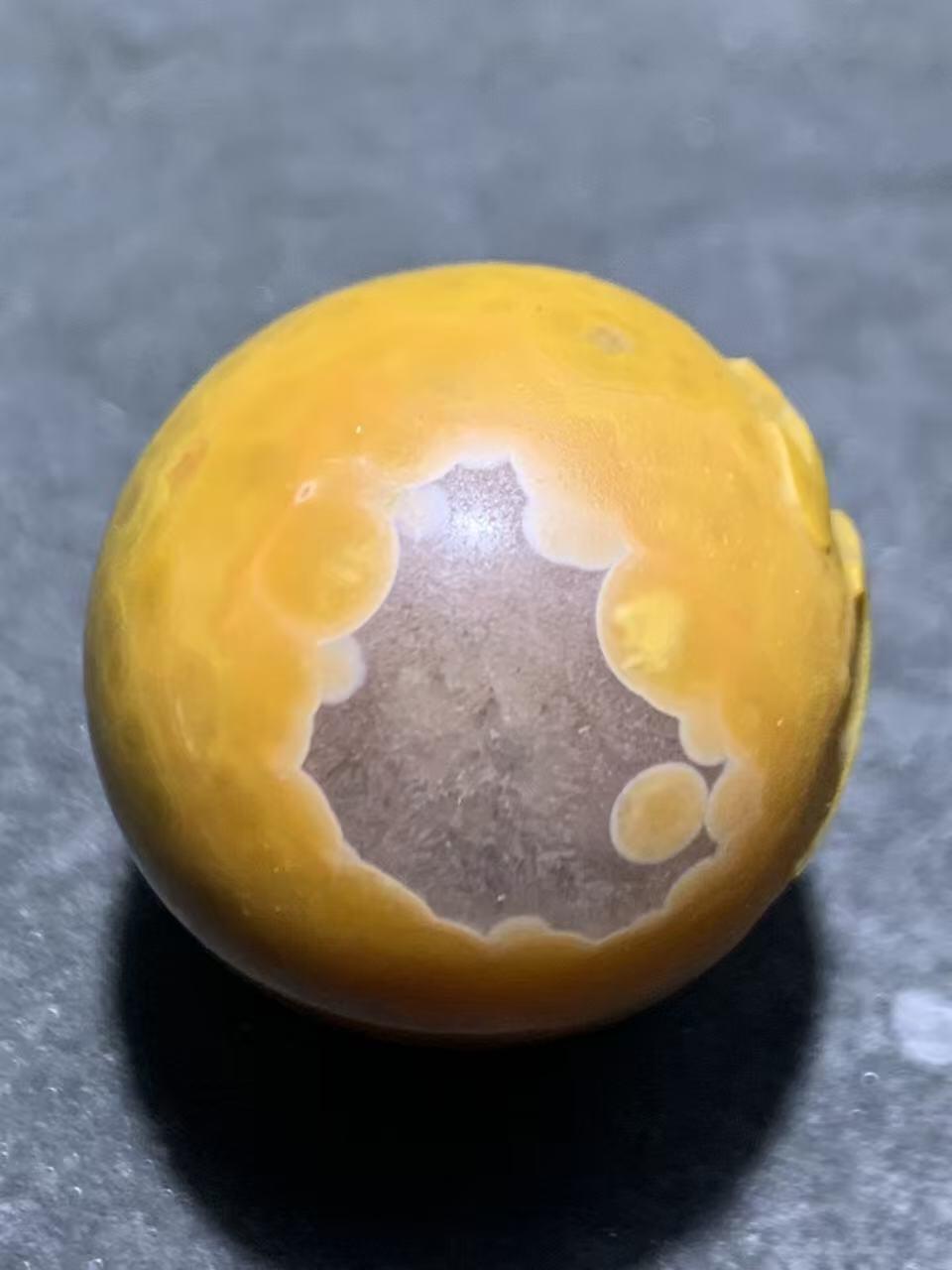 精美冰飘心风化鱼籽纹战国红玛瑙手工雕刻宁圆珠一颗！