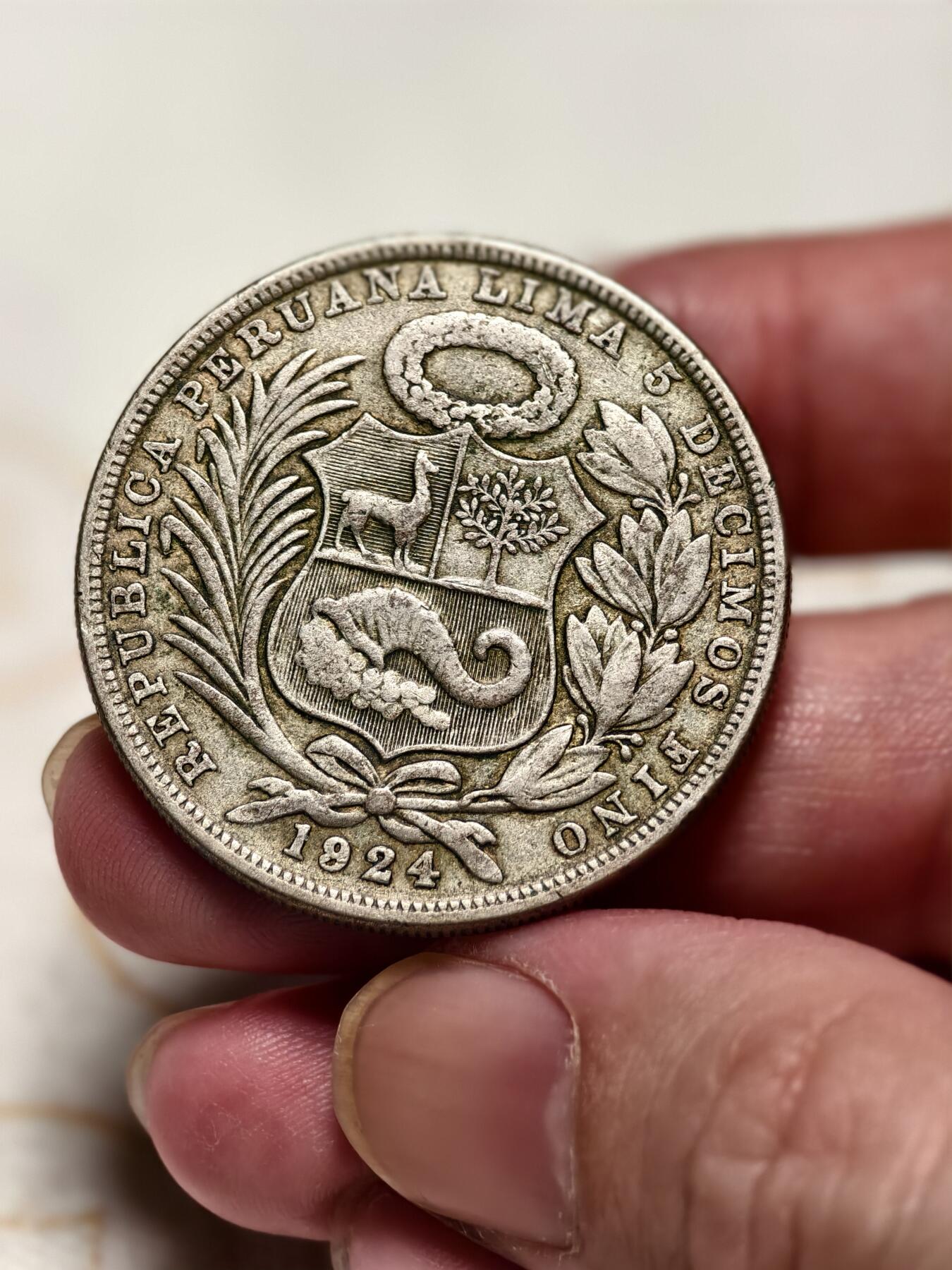 抚柳草堂-第十期章牌钱币  奖章勋章限时免佣 满百包邮 放漏专场 1924秘鲁1比索银币 女神坐像 原味包浆 流通好品 xf状态 重24.8g