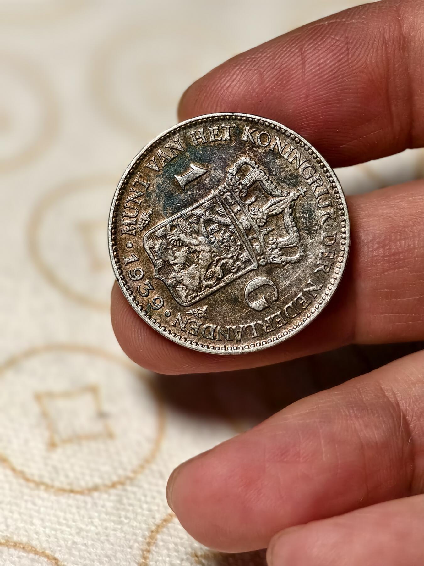 抚柳草堂-第十期章牌钱币  奖章勋章限时免佣 满百包邮 放漏专场 1939荷兰王国威廉明娜女王1G银币 重10g压力十足非常精致 带点彩光