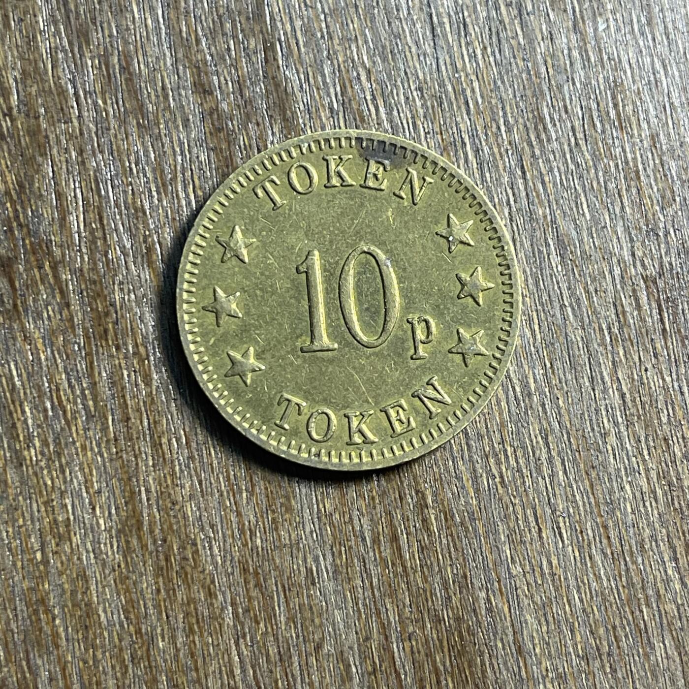 【春节前最后一拍，下一场3.3号】★第139场★散币场。不寄存，30包邮。不满30元，支付5元运费。《接受代拍 代送NGC评级》 59【无寄存】英国 10便士 代用币 铜币