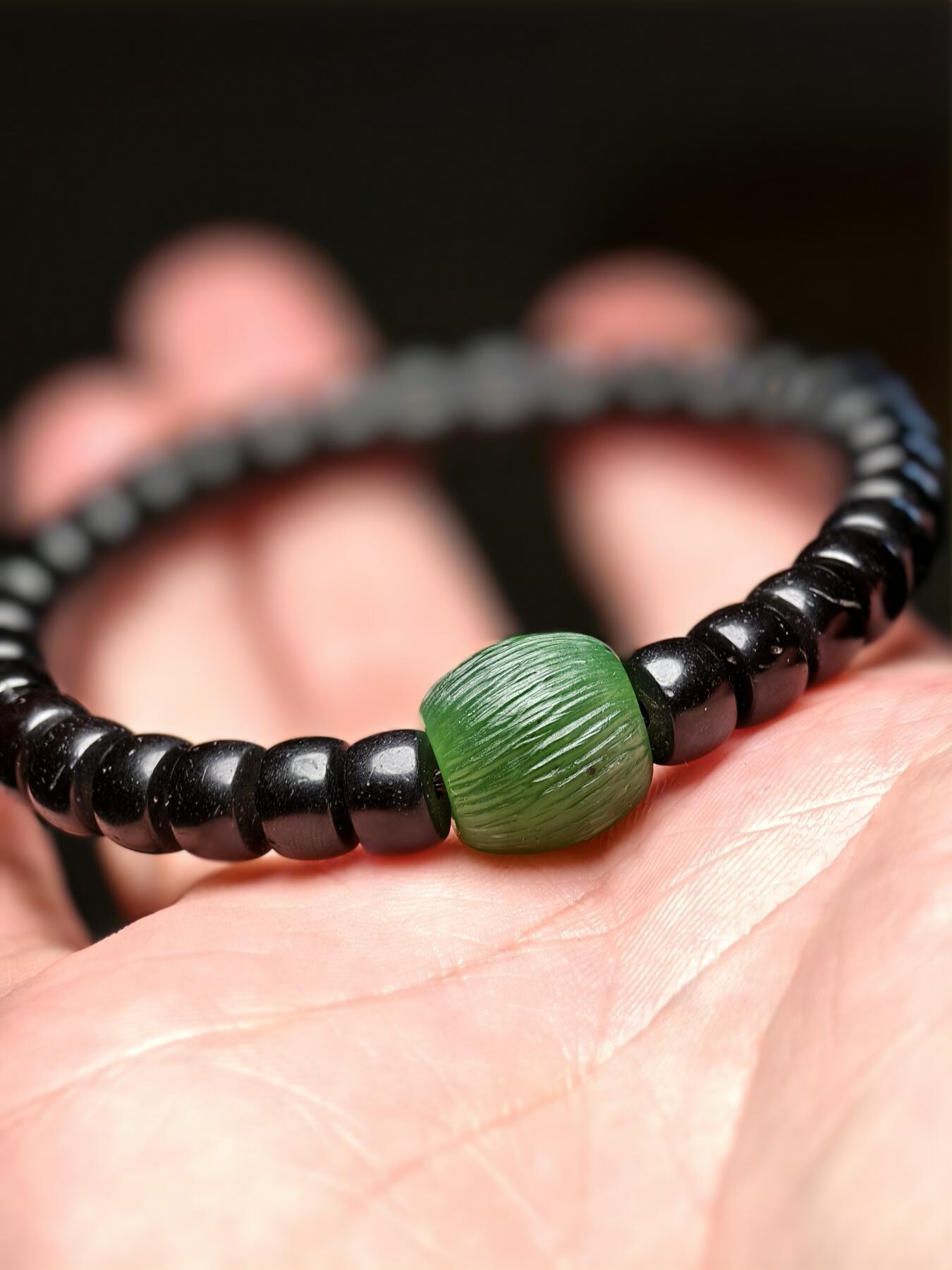 抚柳草堂-第十期章牌钱币  奖章勋章限时免佣 满百包邮 放漏专场 猴头纹和田碧玉配印尼金椰蒂  侘寂风私人定制款手作 和田碧玉13.5mm左右 椰蒂8*5mm 店主手做只此一条 所有材质皆永久保真