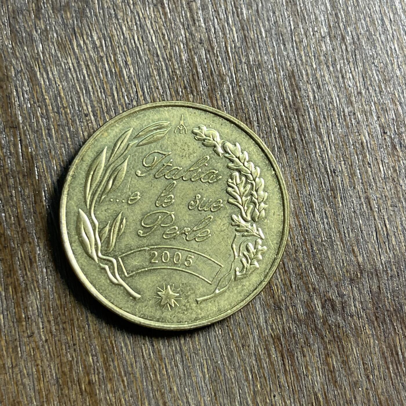 【春节前最后一拍，下一场3.3号】★第139场★散币场。不寄存，30包邮。不满30元，支付5元运费。《接受代拍 代送NGC评级》 47【无寄存】2005年发行的意大利乌尔比诺公爵宫 纪念铜章（属于“意大利及其瑰宝”系列）