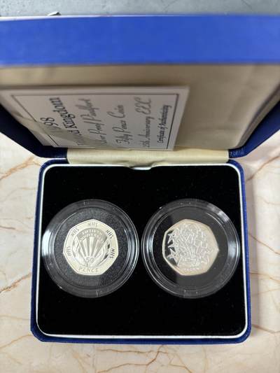 第189期拍卖 - 英国1998年欧共体和国家医疗50便士加厚银币一对，925银，16克*2，发行10000枚，有氧化