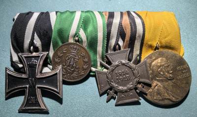 盛世勋华——号角文化勋章邮票专场拍卖第301期 - 德国（一战）四联联排挂 包括二级铁十字勋章/弗里德里希·奥古斯都奖章/佩剑兴登堡十字奖章/德皇百年纪念奖章