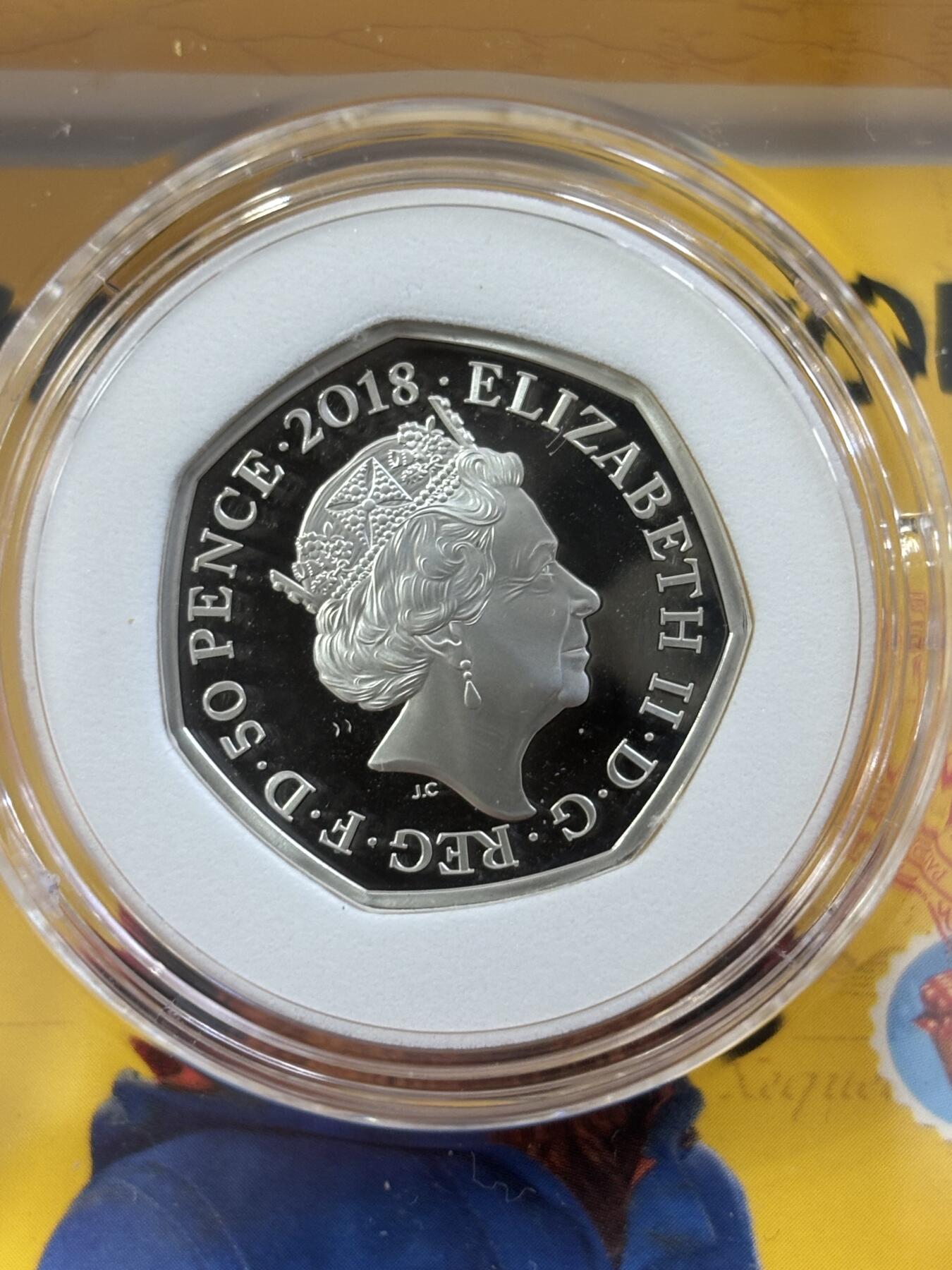 第189期拍卖 英国2018年可爱帕丁顿熊系列在参加白金汉宫彩色纪念银币，925银，8克，发行60000枚