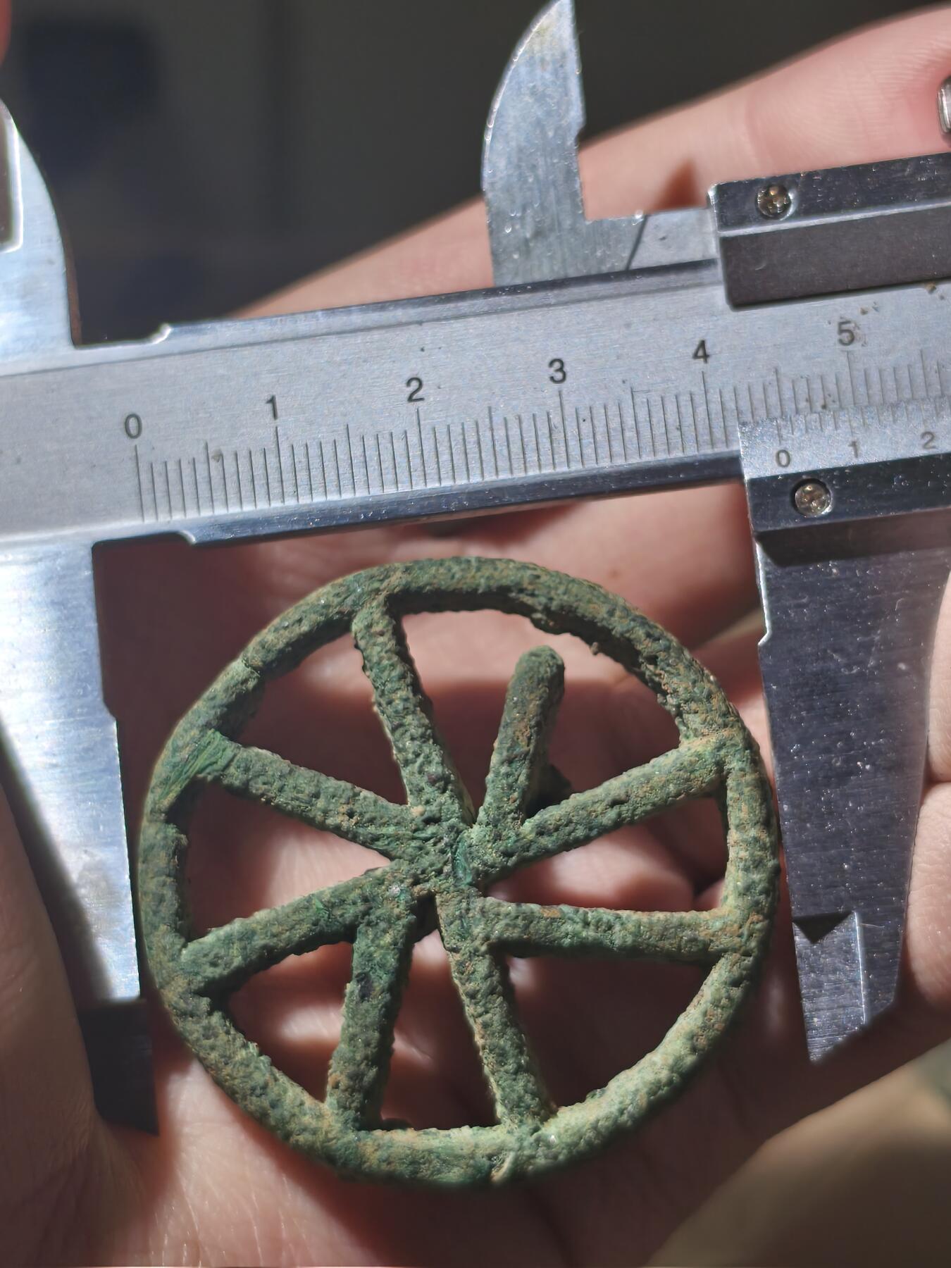 星盘世界钱币一月三十一日古典币专场 克特里亚印章材质：青铜 纹饰:几何部分印章保留青铜手柄，多数只剩印钮，这只手柄还在，实为全品。