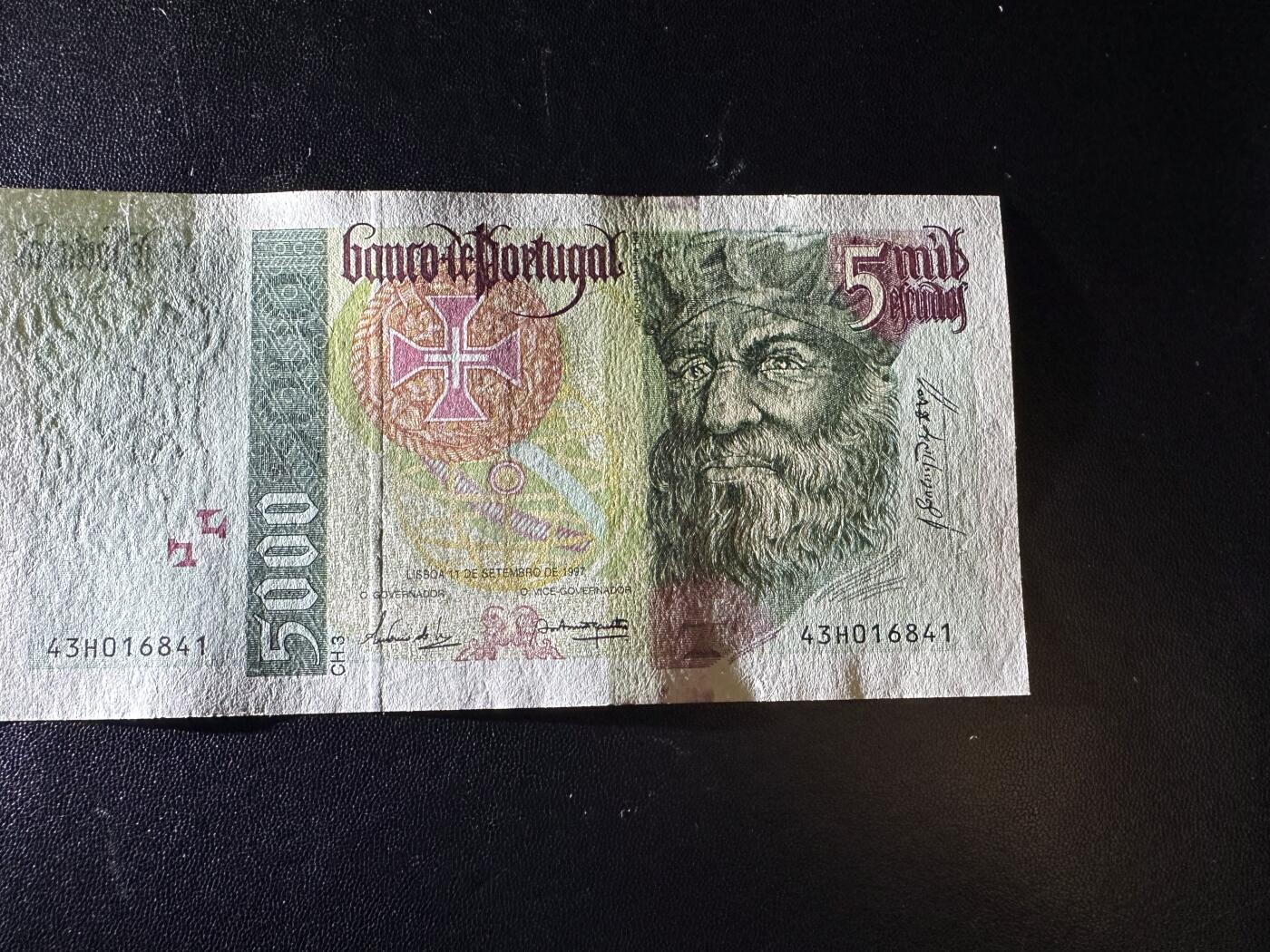 《外钞收藏家》第六百零四期（精品场）（本平台长期征集拍品、欢迎藏友们联系合作） 1997年葡萄牙5000 AU-UNC- 有些拖墨角有折 尾41