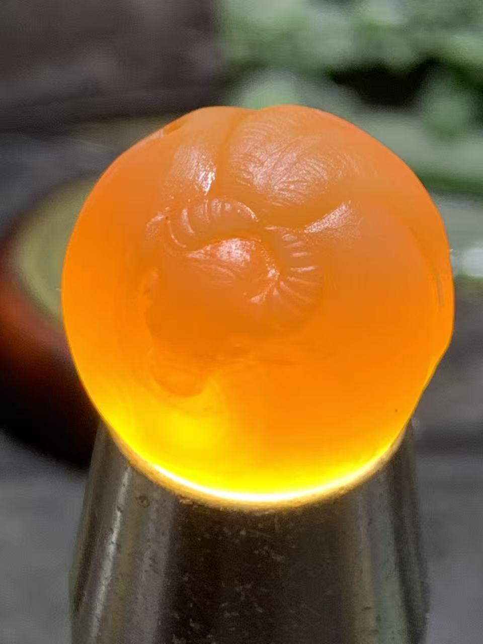 精美亚光冻料天眼纹战国红玛瑙手工俏色巧雕水牛圆珠一个，