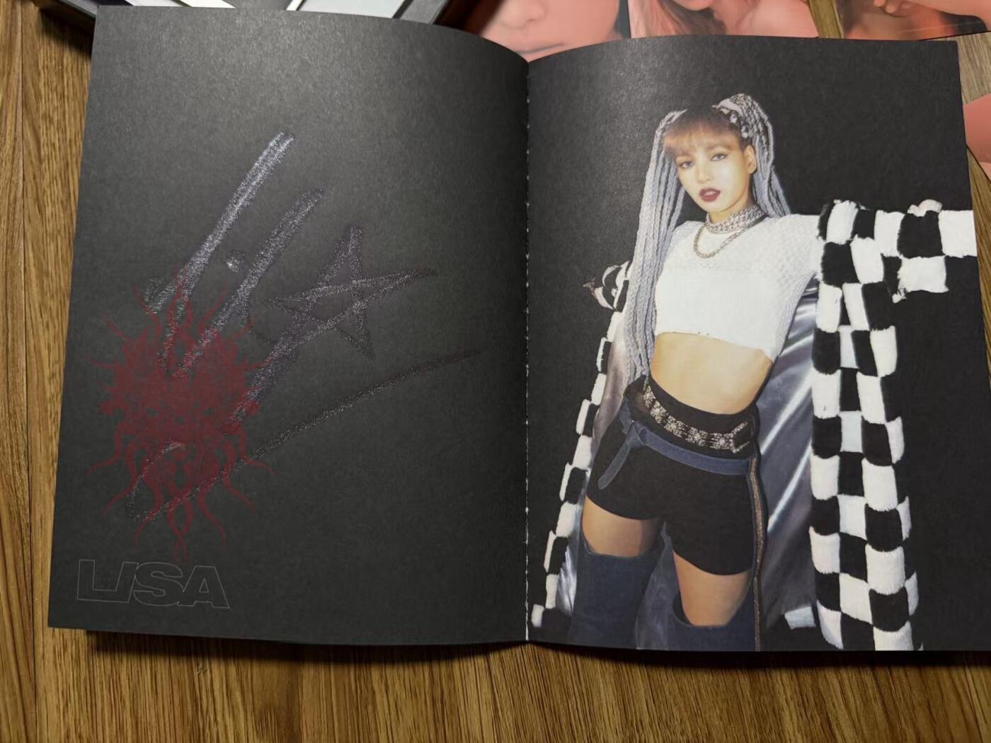 零元拍：杀死这份爱！！！！BLACK PINK亲签粉墨专辑《KILL THIS LOVE》黑版！幻彩防伪特殊笔所签，不同光线下呈现7种活彩！