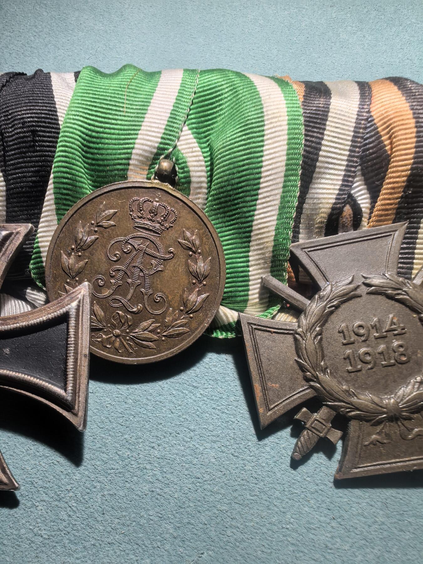 盛世勋华——号角文化勋章邮票专场拍卖第301期 德国（一战）四联联排挂 包括二级铁十字勋章/弗里德里希·奥古斯都奖章/佩剑兴登堡十字奖章/德皇百年纪念奖章