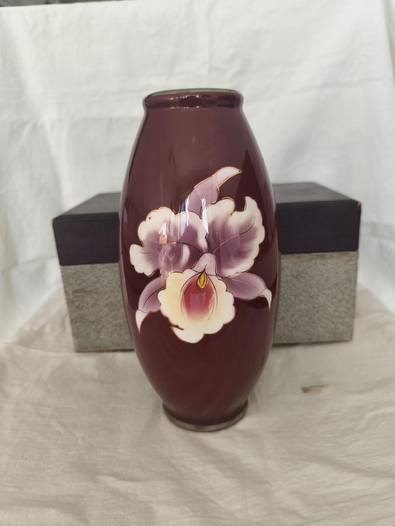 海外回流精品专场（鸽子请绕行）1.25 原盒全新日本回流黑翠七宝烧花瓶一只