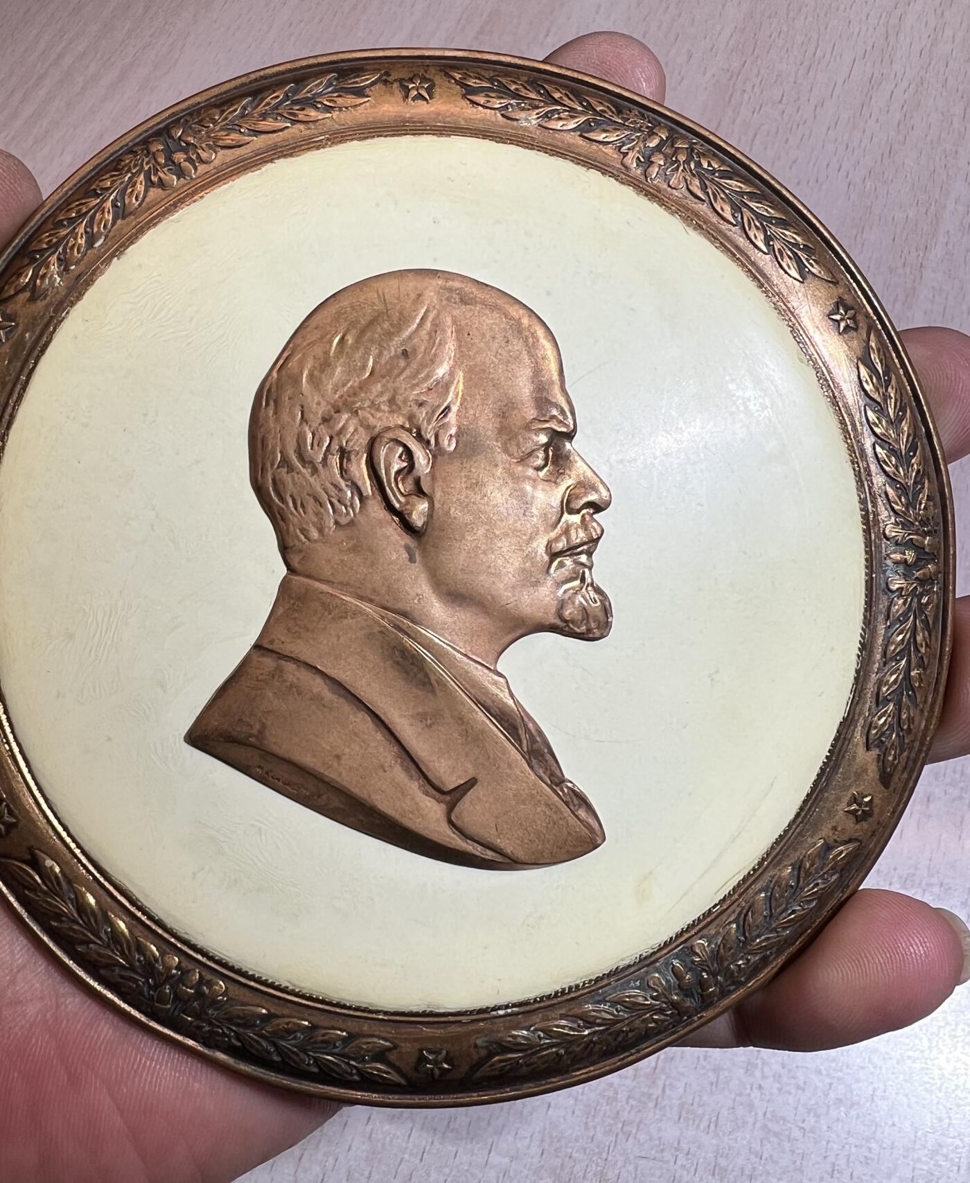 大猫徽章拍卖 第287期 苏联时期列宁斯大林铜烧珐琅挂盘一对 （列宁珐琅疑有修复）