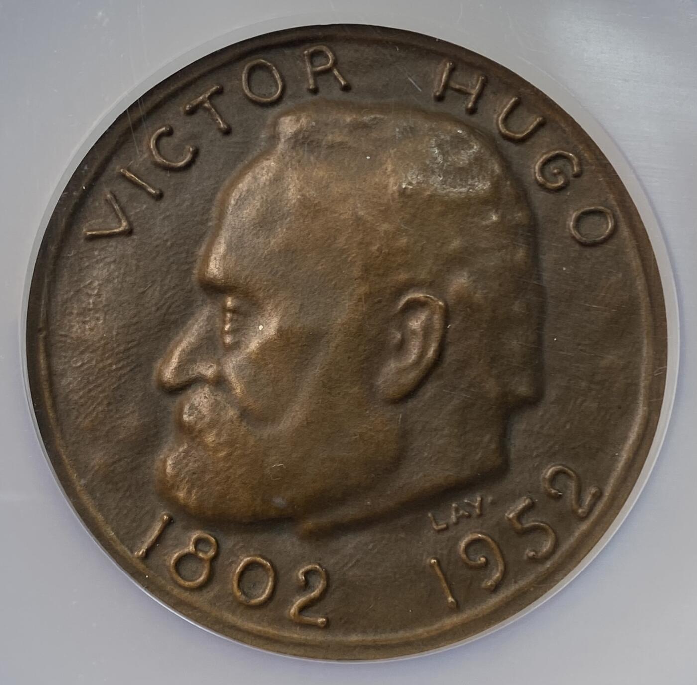 万国钱币拍卖第059期 NGC MS65 1952年法国著名诗仙维克多·雨果诞辰150周年纪念大铜章 法国19世纪前期积极浪漫主义文学的代表作家、诗人 人道主义的代表人物 法国文学史上卓越的资产阶级民主作家 被人们称为“法兰西的莎士比亚”