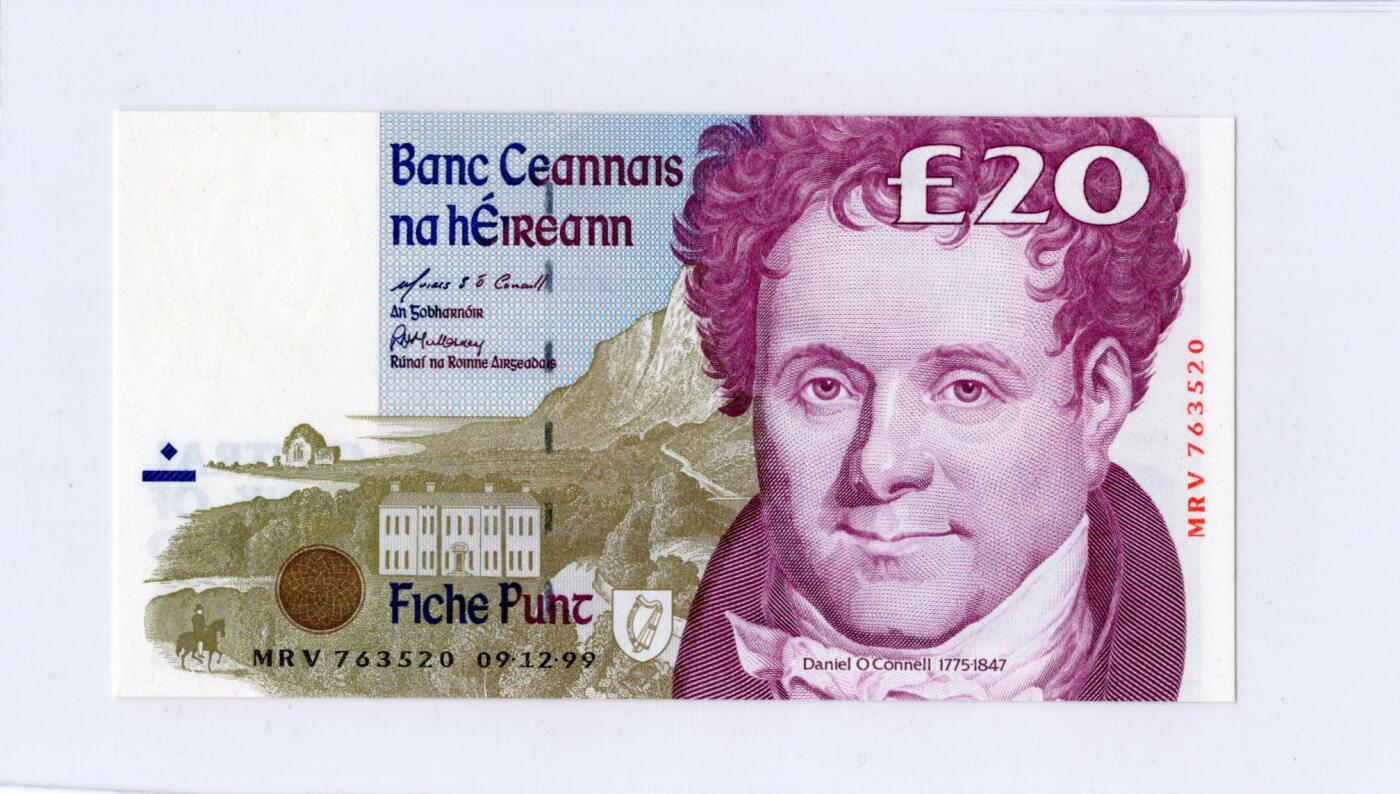 徐霞客拍卖首拍 	爱尔兰	P-77b 1999年20镑	MRV763520 unc-	纸币正面背景是奥康奈尔的故乡——凯里郡的Derrynane House（现Derrynane Abbey），建筑细节中暗藏“£20”微缩文字防伪；背面则是都柏林的四法院（Four Courts），这座建筑不仅是爱尔兰最高法院所在地，其墙面上的弹孔更是1916年复活节起义的历史印记。