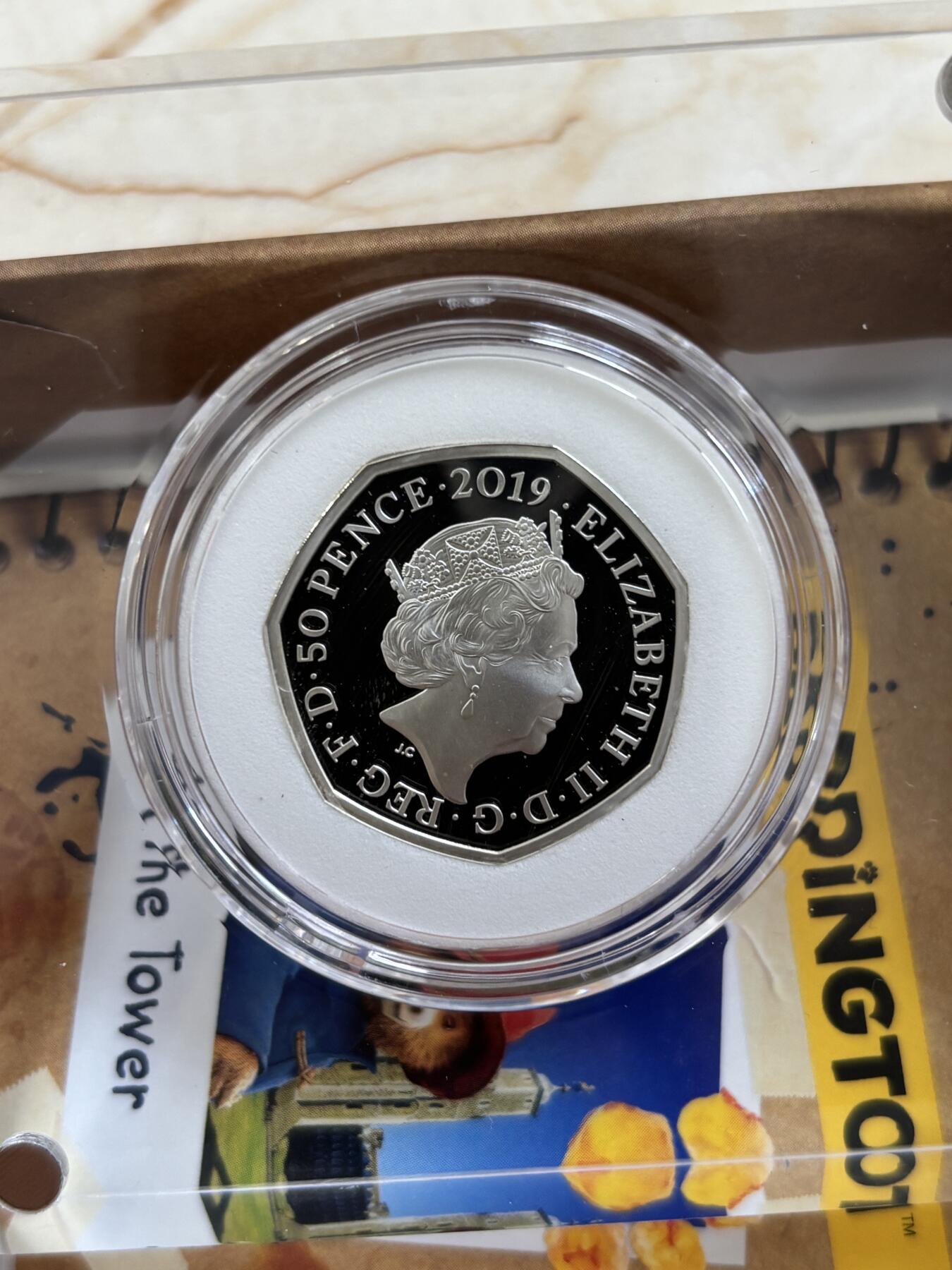 第189期拍卖 英国2019年可爱帕丁顿熊系列3在伦敦塔纪念银币，925银，8克，发行25000枚